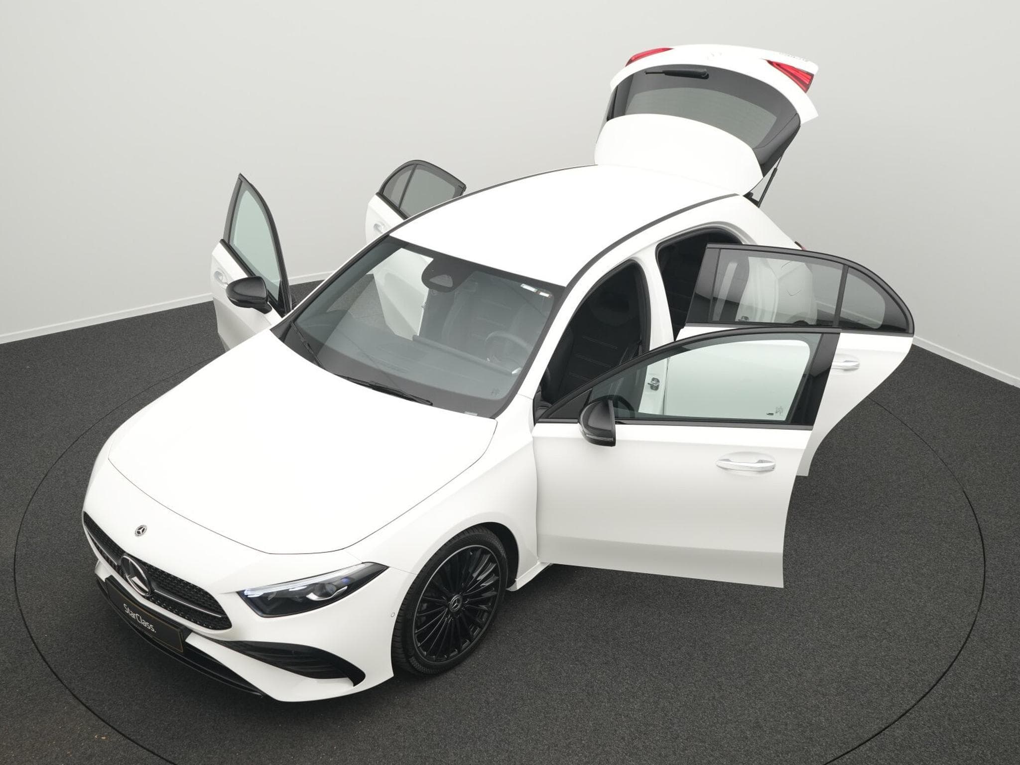 Mercedes A 200 d AMG-Line Multi+Kamera+Ambi+Night (2025) - Photo 14