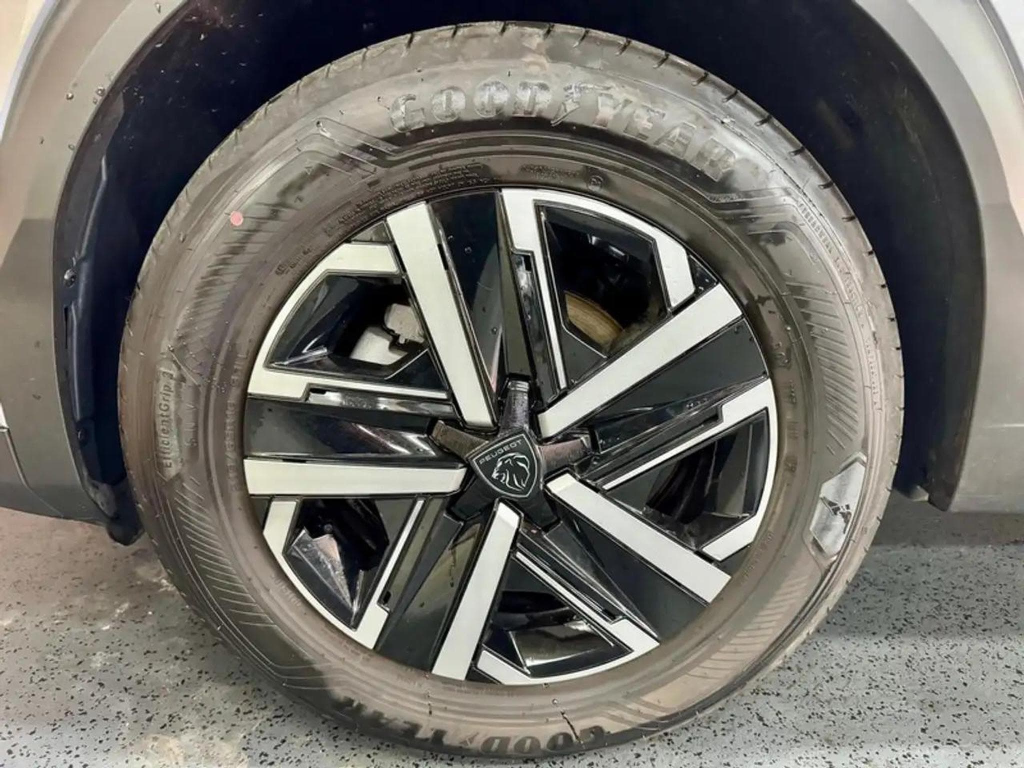 Peugeot 2008 (2025) - Foto 3