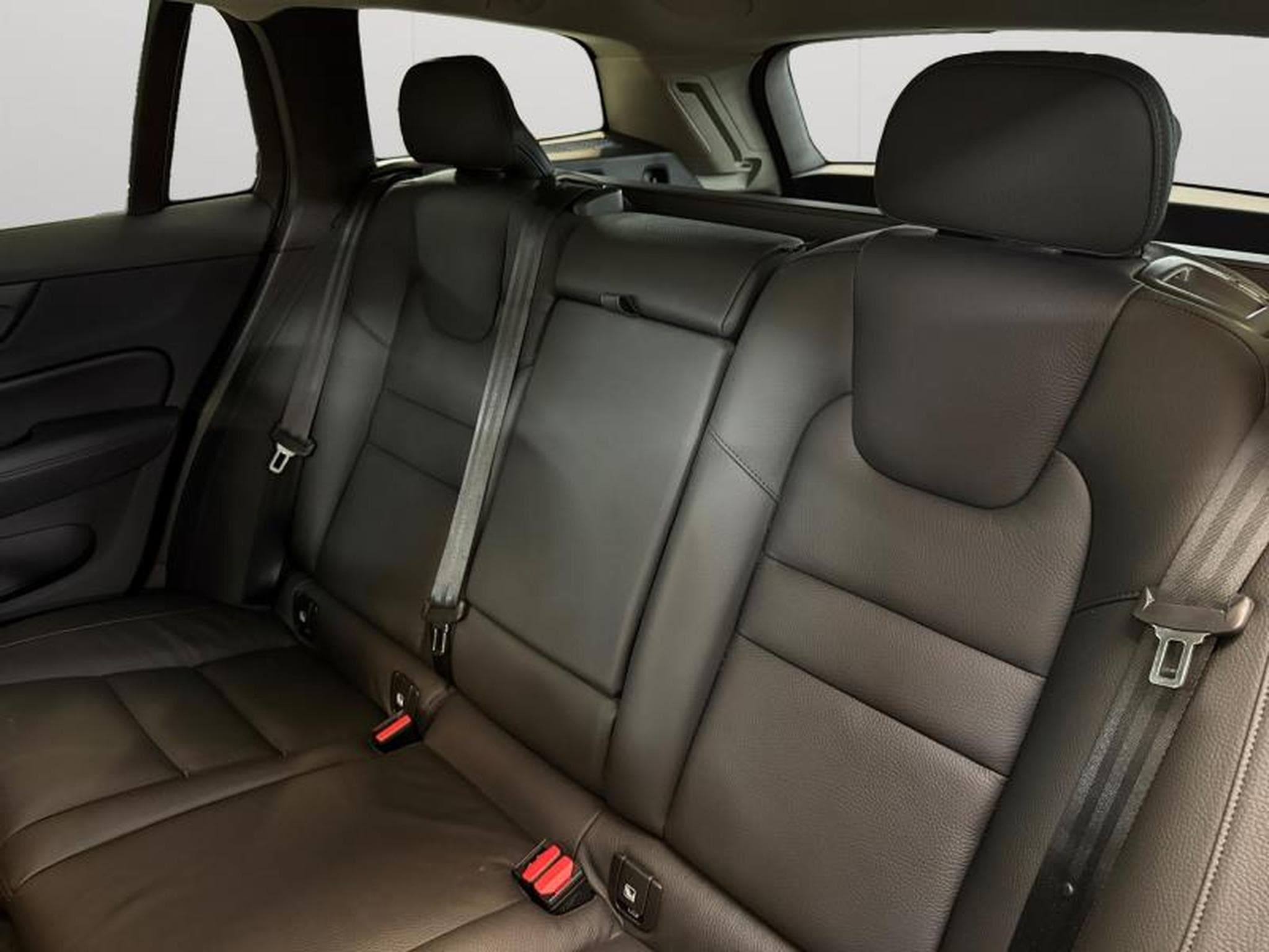 Volvo V60 T6 Ultra Dark / Hybride (2024) - Foto 13