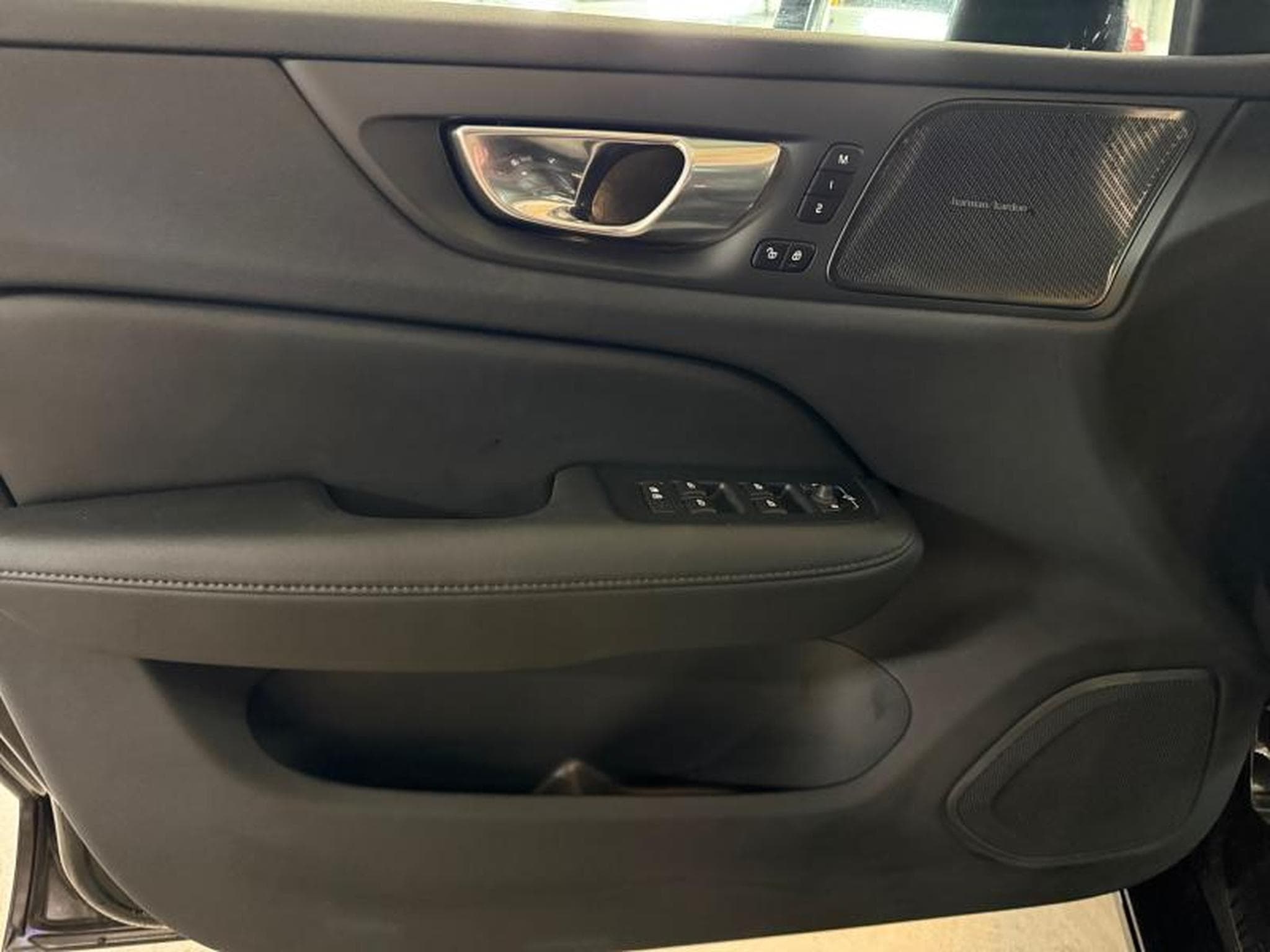 Volvo V60 T6 Ultra Dark / Hybride (2024) - Photo 19