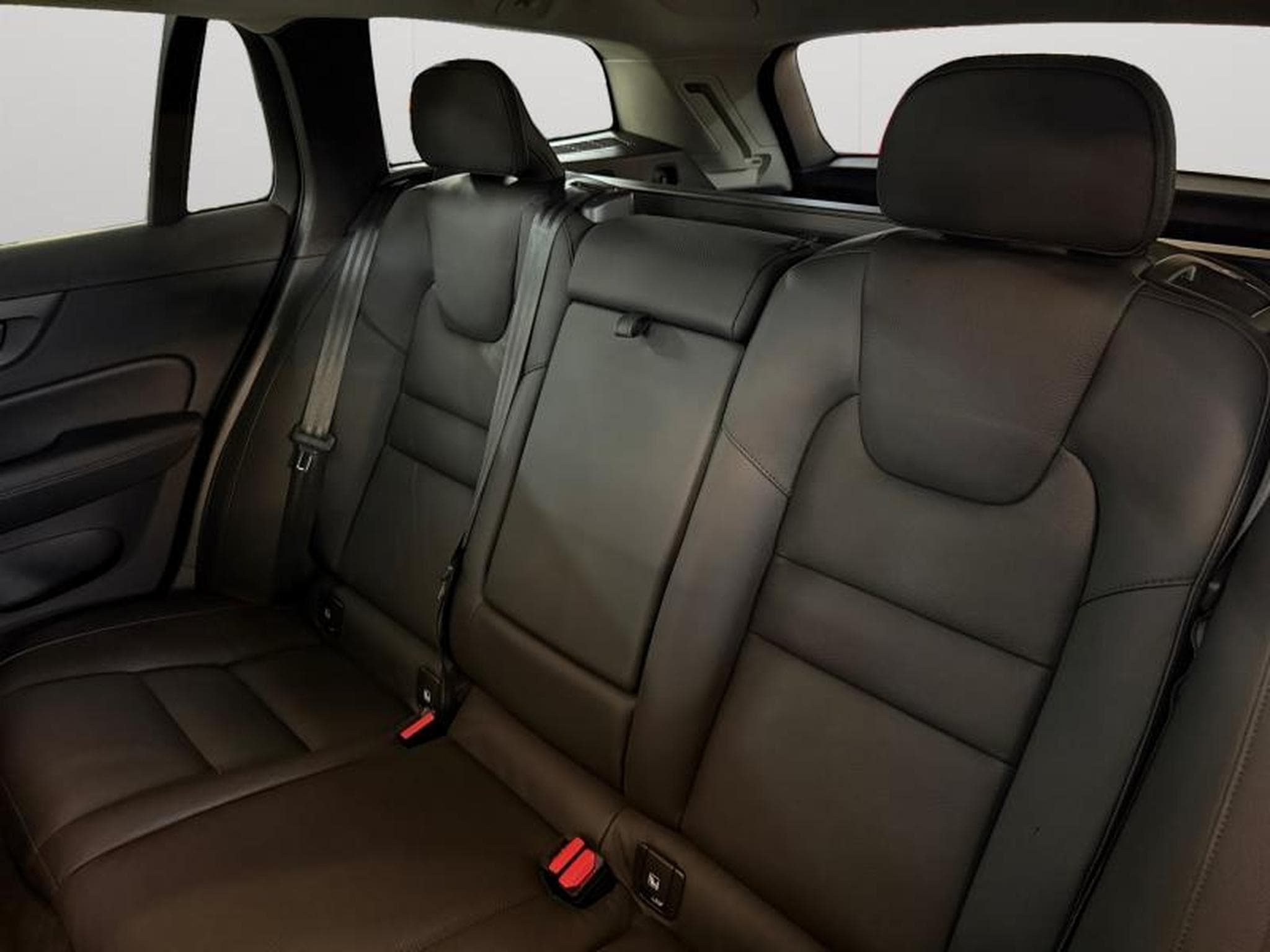 Volvo V60 T6 Ultra Dark / Hybride (2024) - Photo 32