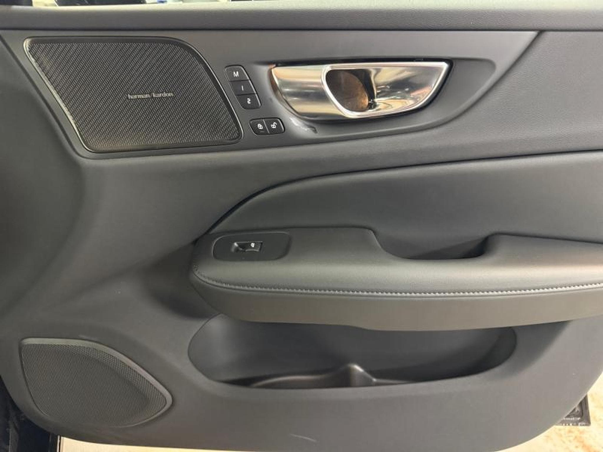 Volvo V60 T6 Ultra Dark / Hybride (2024) - Photo 40