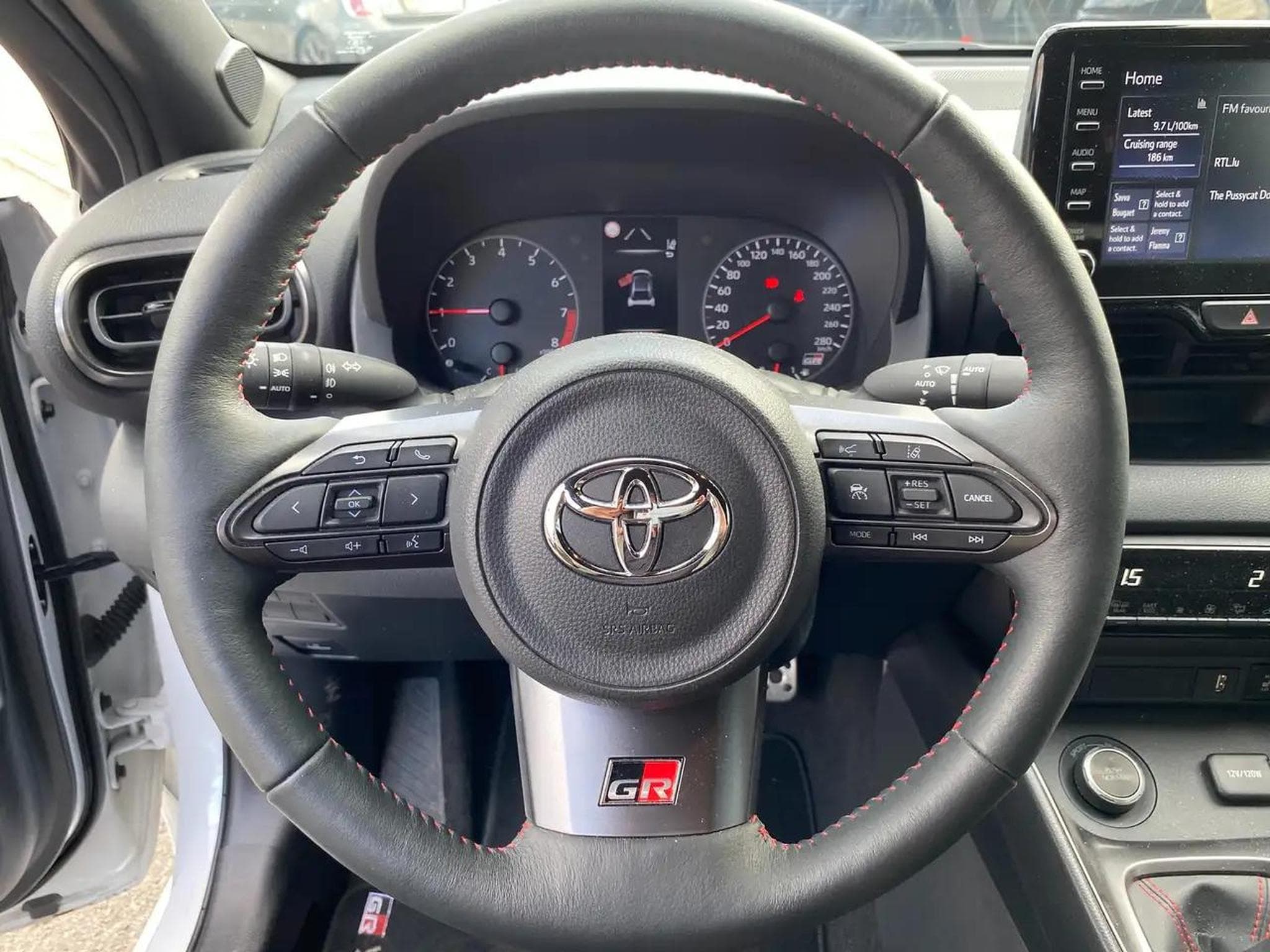 Toyota Yaris (2024) - Photo 9