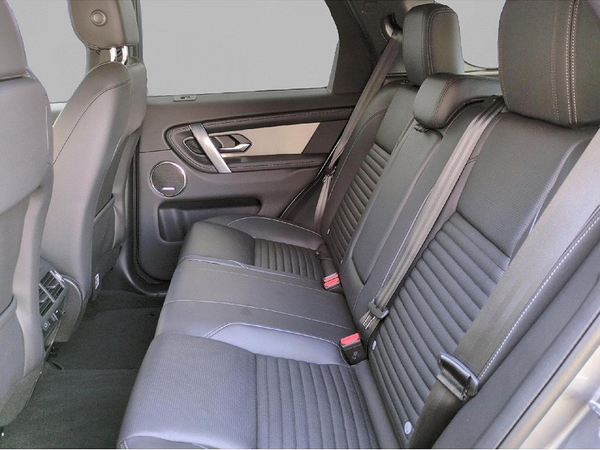 Land-Rover Discovery (2026) - Photo 7