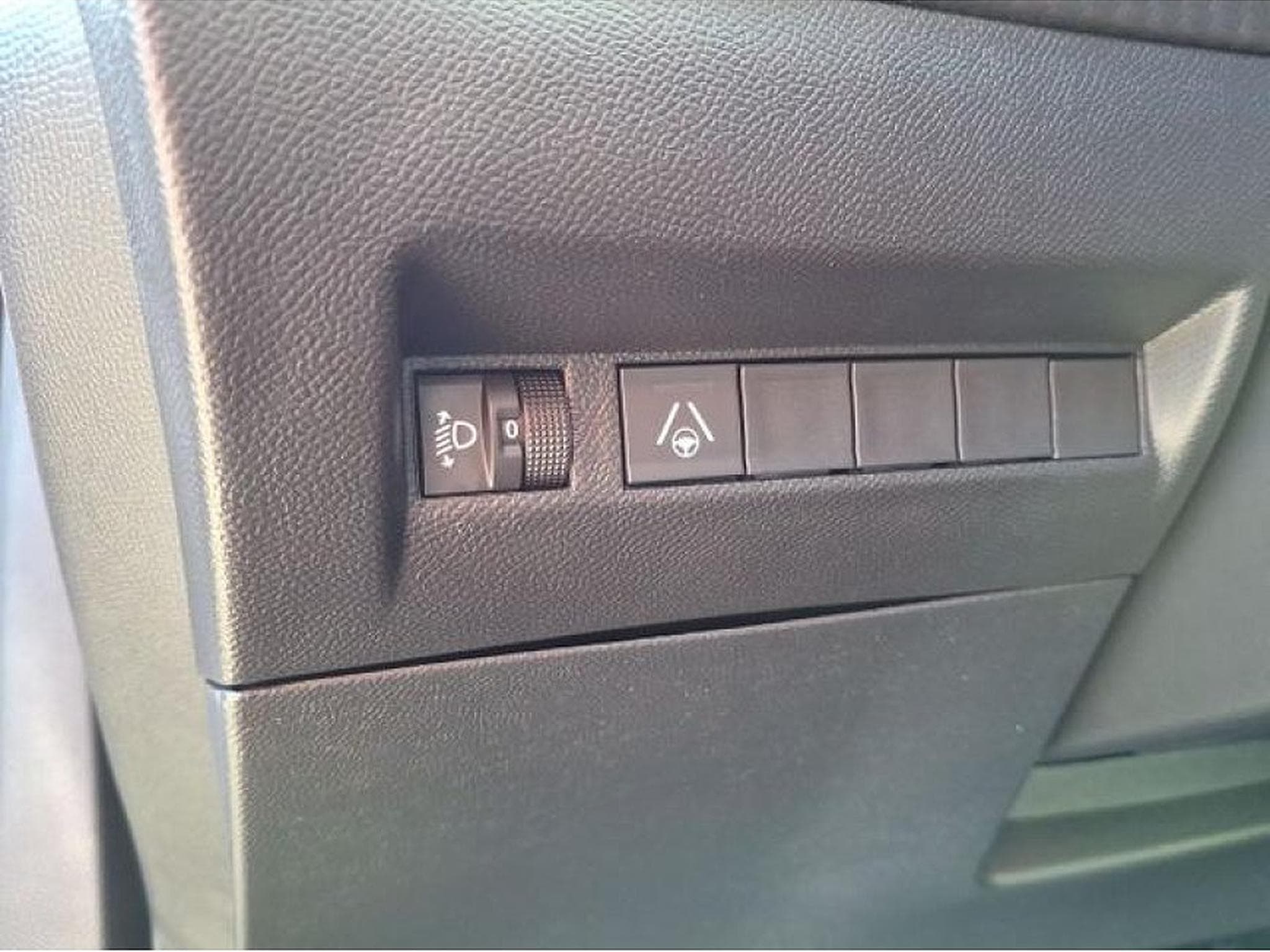 Peugeot 2008 (2016) - Foto 13