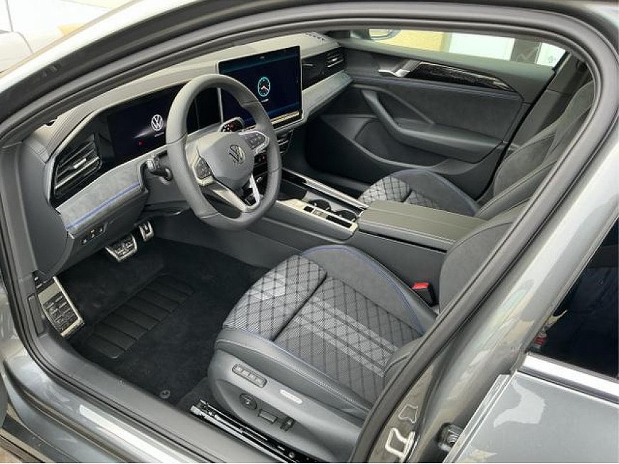 VW Passat (2025) - Photo 13