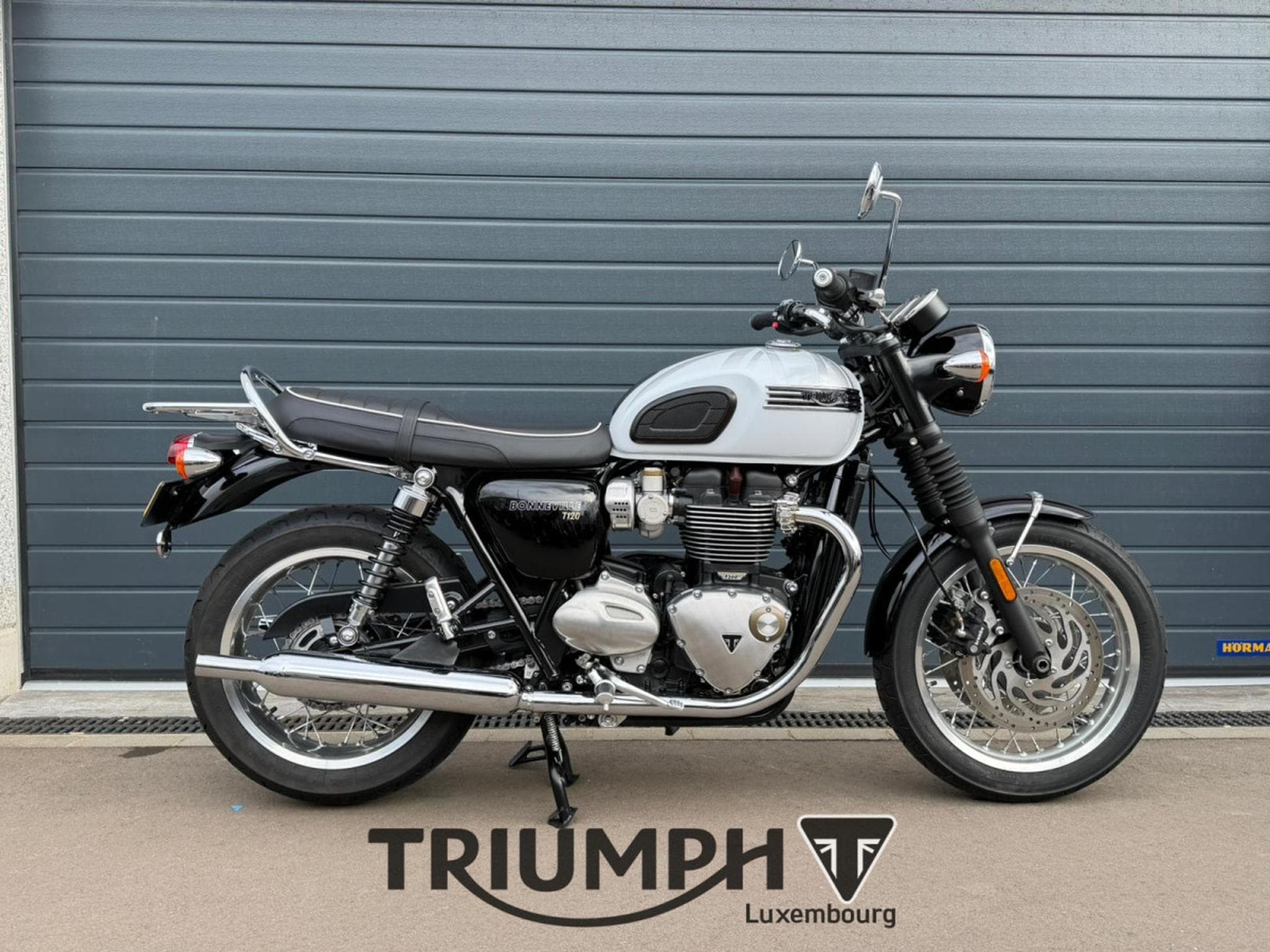 Triumph Bonneville BONNEVILLE T120 (2023) - Photo 4