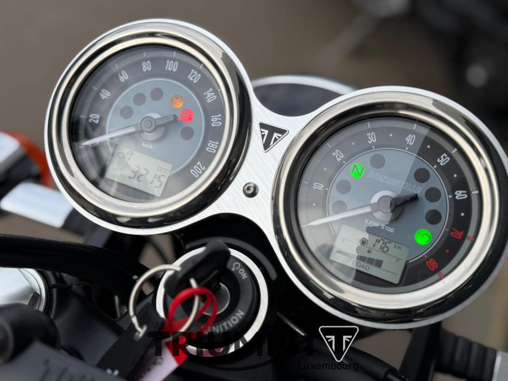 Triumph Bonneville BONNEVILLE T120 (2023) - Photo 8