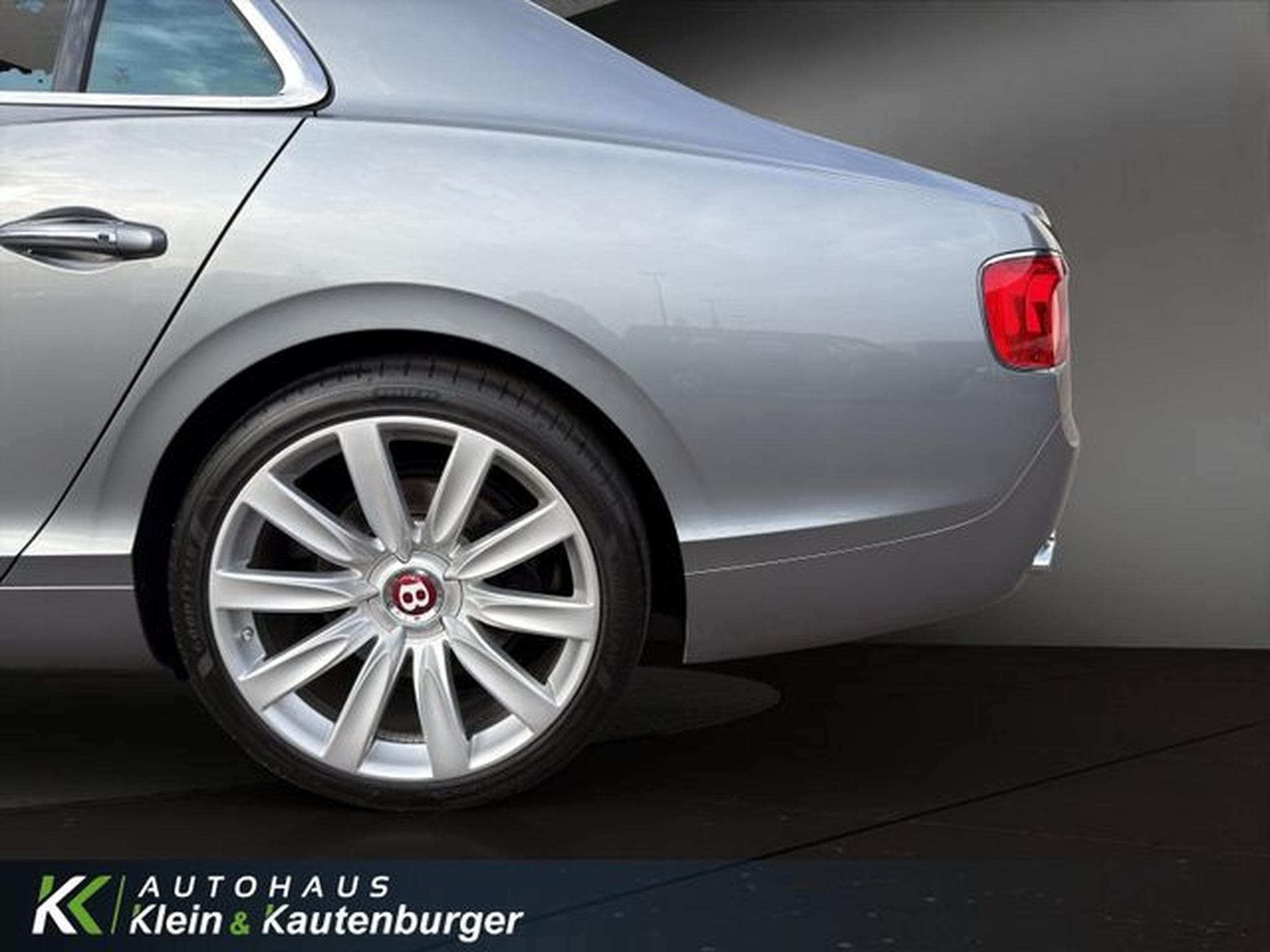 Bentley Flying Spur FLYING SPUR V8 MULLINER +VOLL+REAR-EN+SCHECKHEFT (2015) - Photo 10