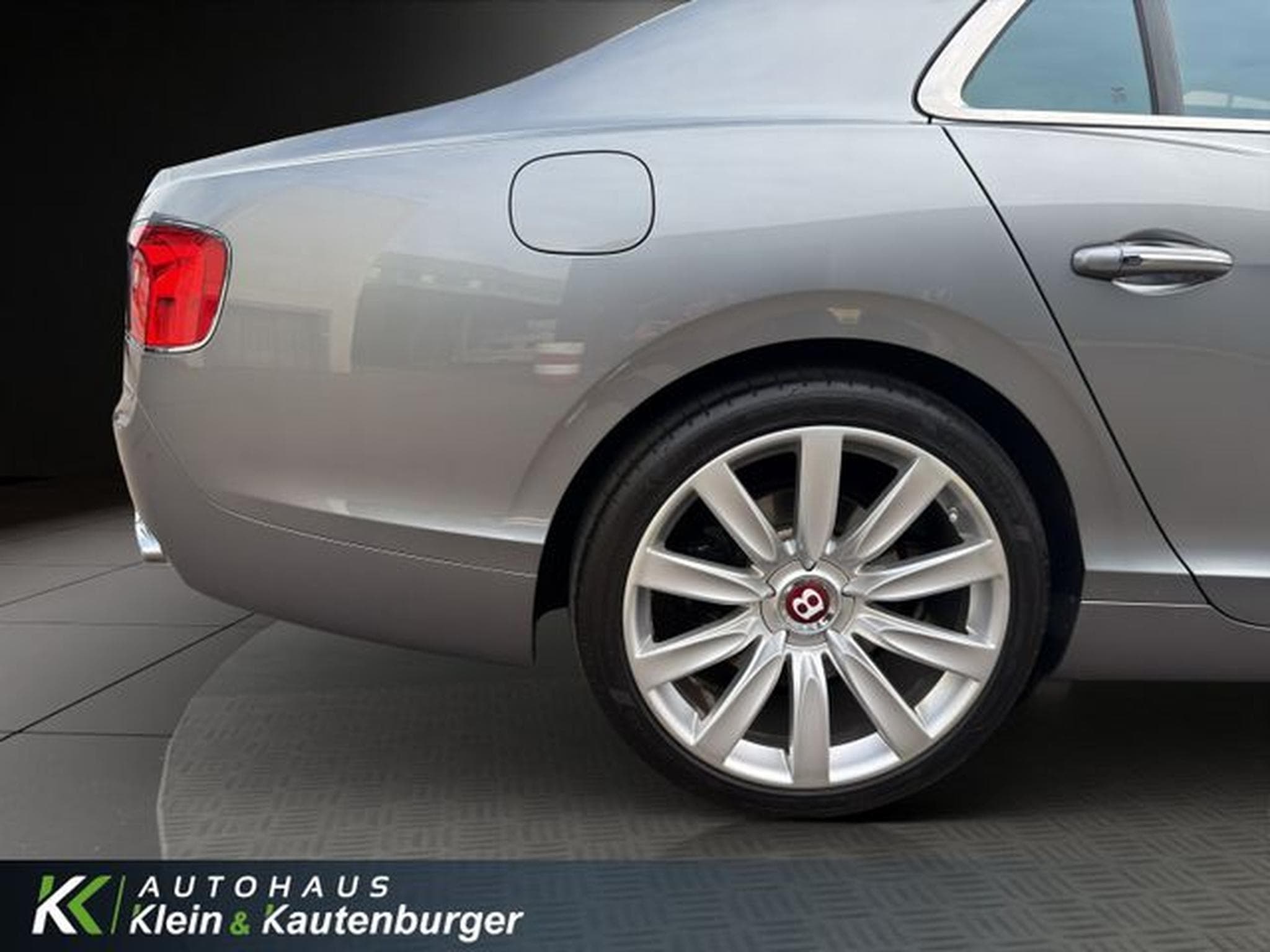 Bentley Flying Spur FLYING SPUR V8 MULLINER +VOLL+REAR-EN+SCHECKHEFT (2015) - Photo 11