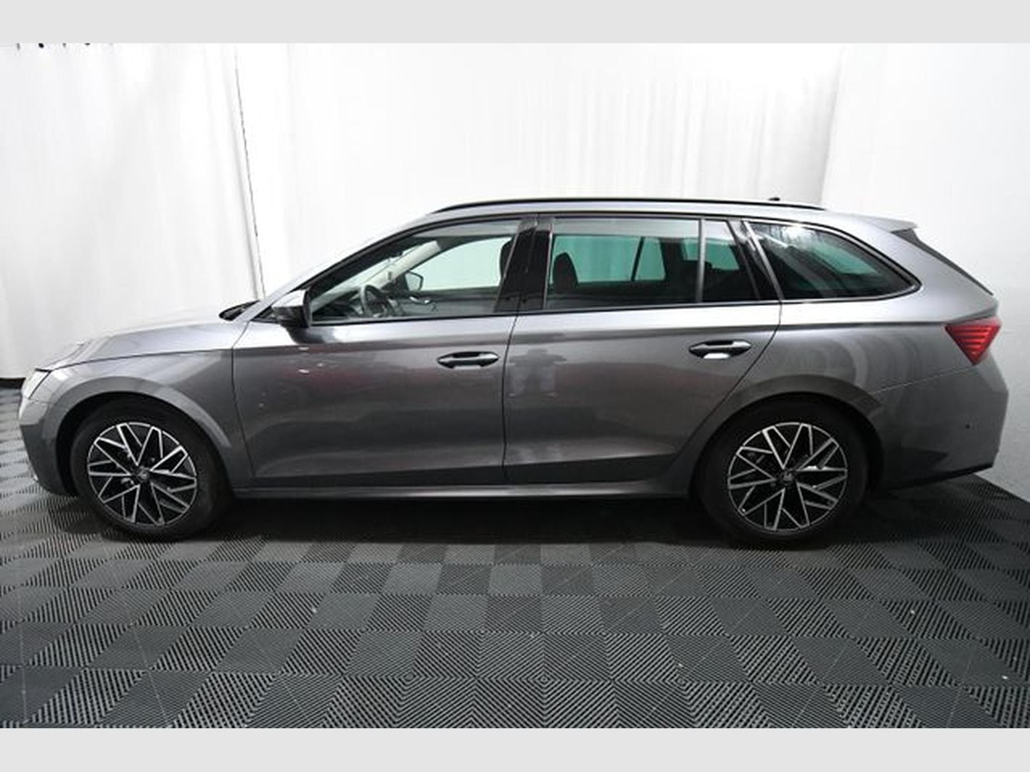 Skoda Octavia Octavia Combi 1.5 TSI Selection, Navi, Park A., (2025) - Photo 2