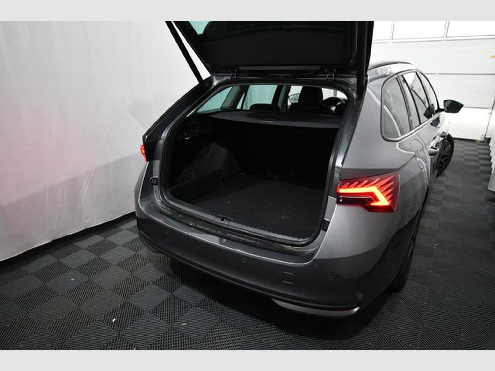 Skoda Octavia Octavia Combi 1.5 TSI Selection, Navi, Park A., (2025) - Photo 4