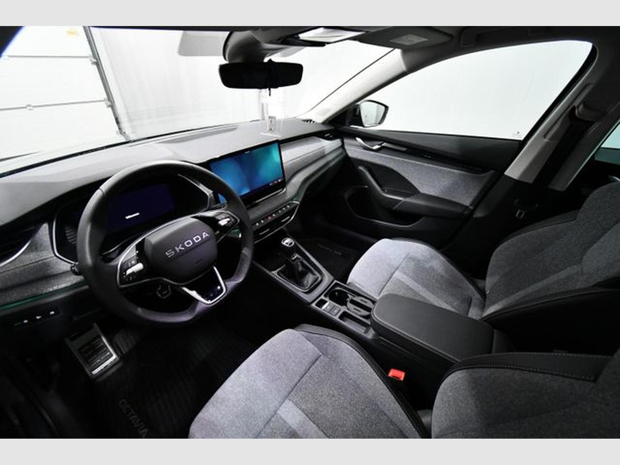 Skoda Octavia Octavia Combi 1.5 TSI Selection, Navi, Park A., (2025) - Photo 5