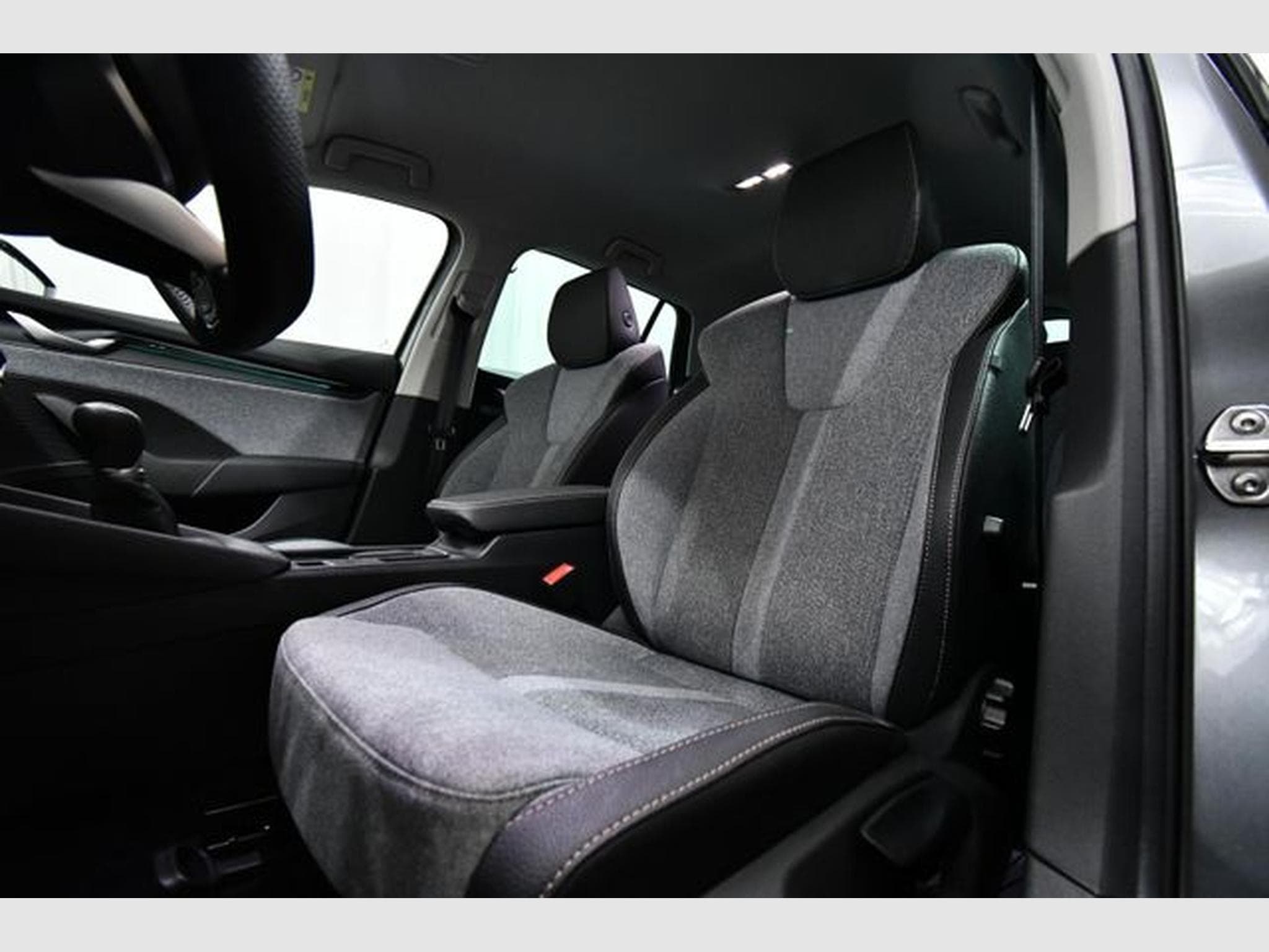 Skoda Octavia Octavia Combi 1.5 TSI Selection, Navi, Park A., (2025) - Photo 6