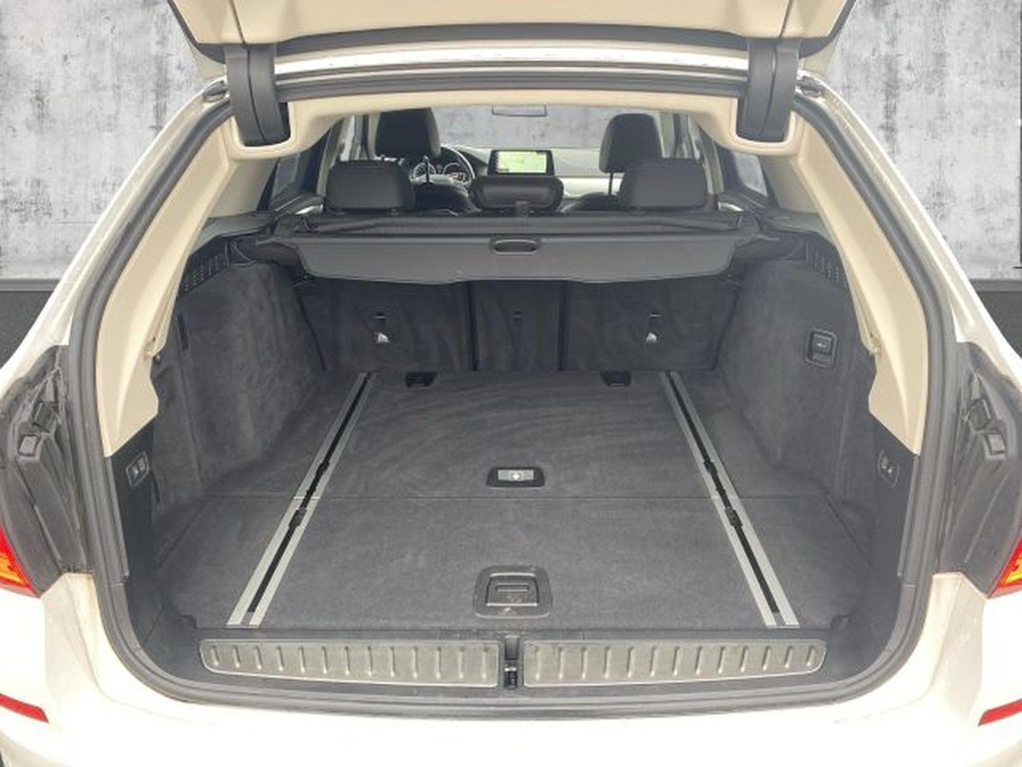 BMW 520 520d T Autom. Sport Line H&amp;K STAHZG Display Key (2017) - Photo 10