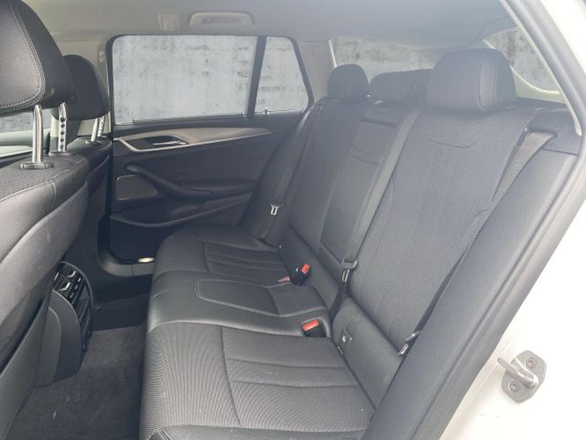 BMW 520 520d T Autom. Sport Line H&amp;K STAHZG Display Key (2017) - Photo 12