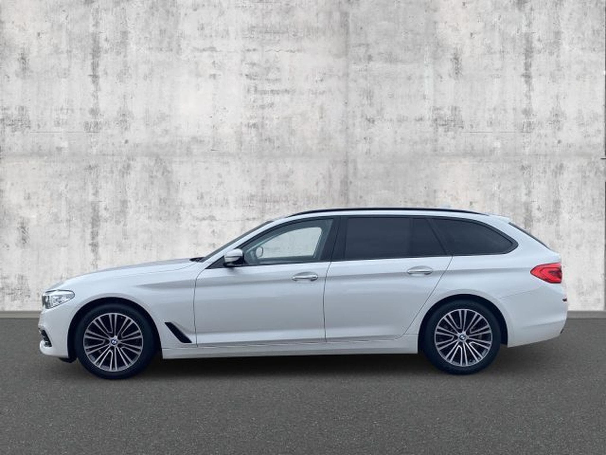 BMW 520 520d T Autom. Sport Line H&amp;K STAHZG Display Key (2017) - Photo 2