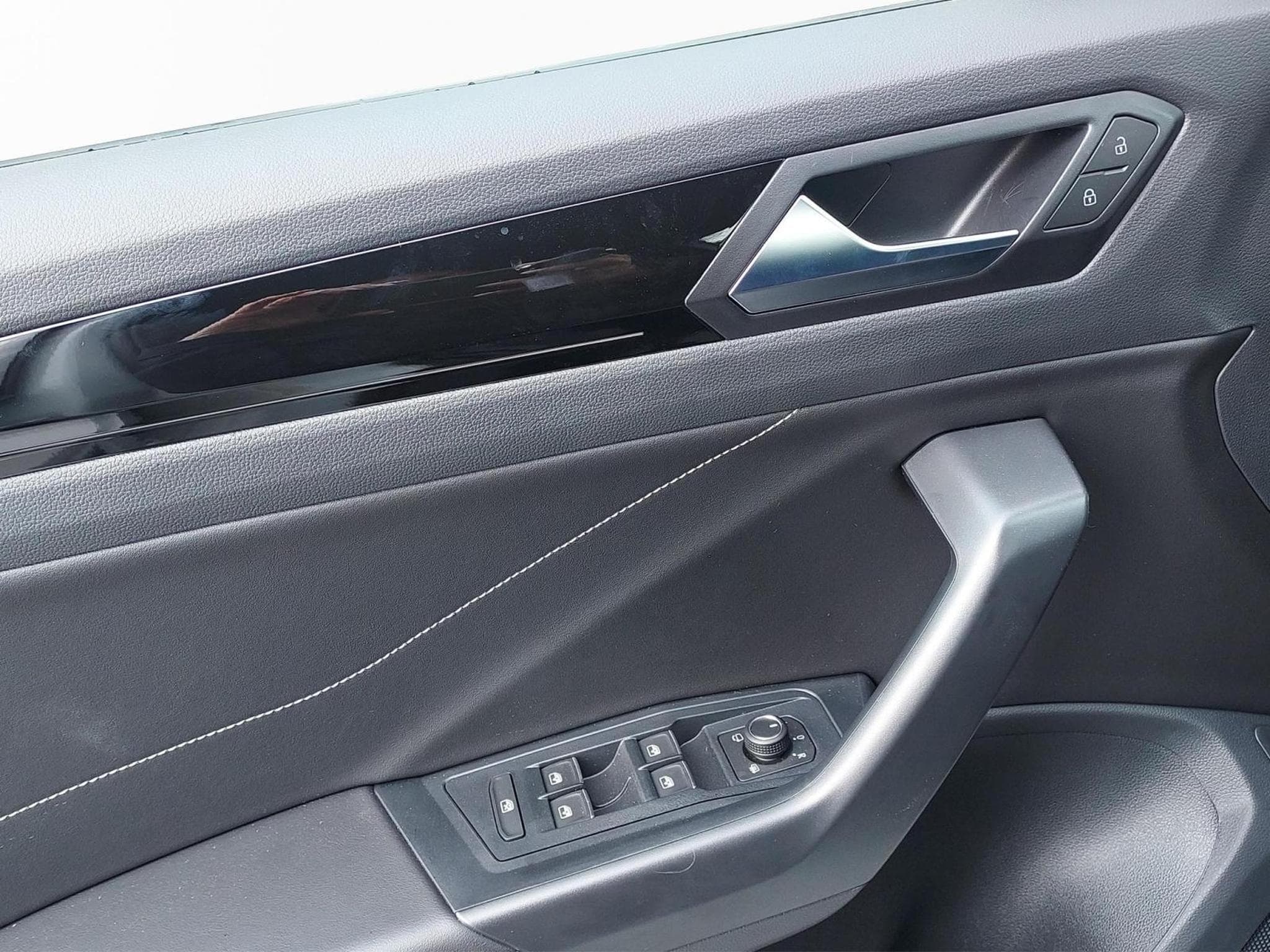 VW T-Roc R-Line (2026) - Photo 12