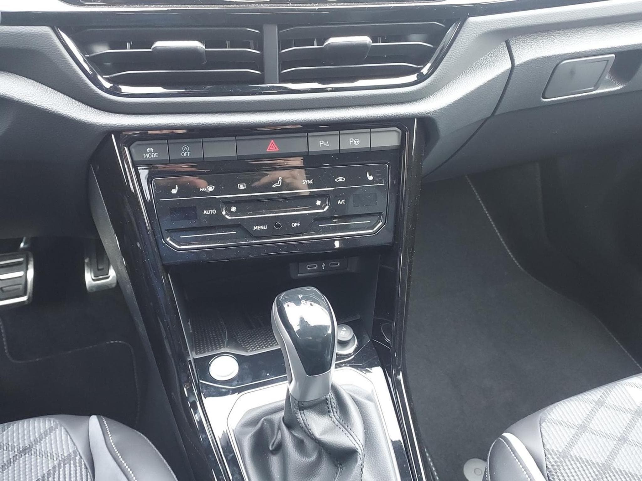 VW T-Roc R-Line (2026) - Photo 8