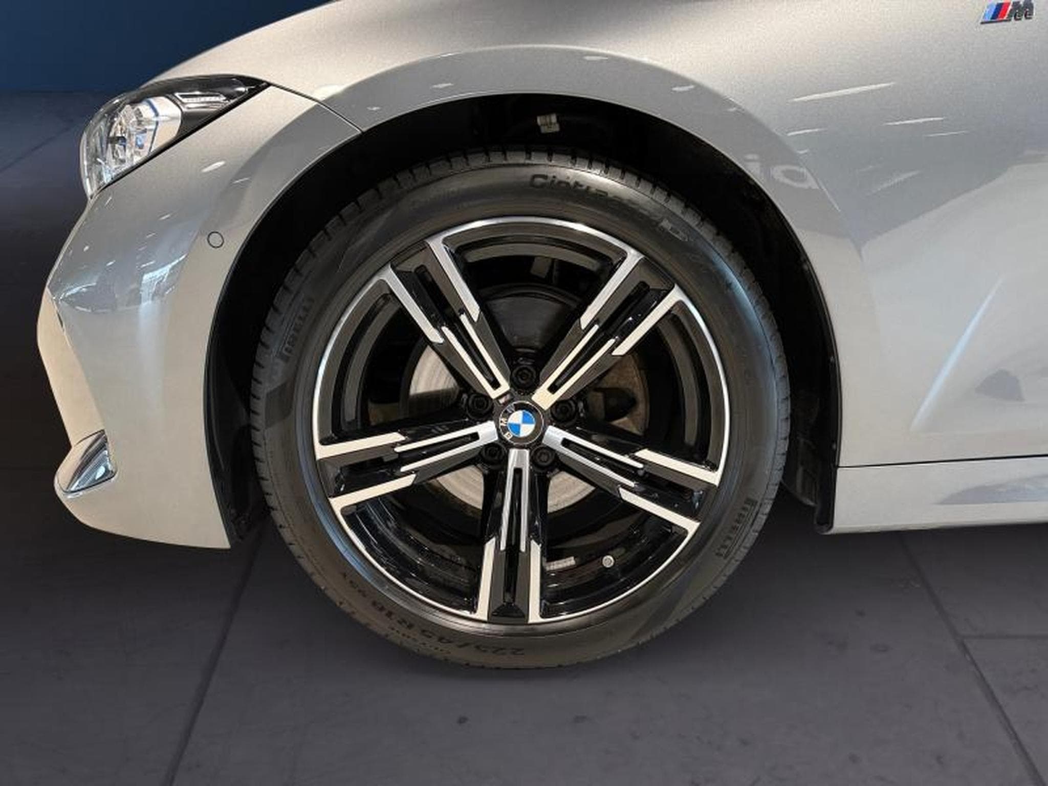 BMW 320 320i M-Sport (2024) - Photo 4