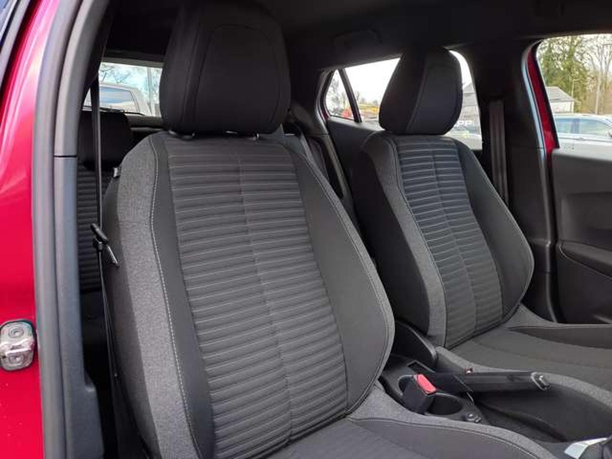 Peugeot 2008 Active-Pack (2023) - Foto 4