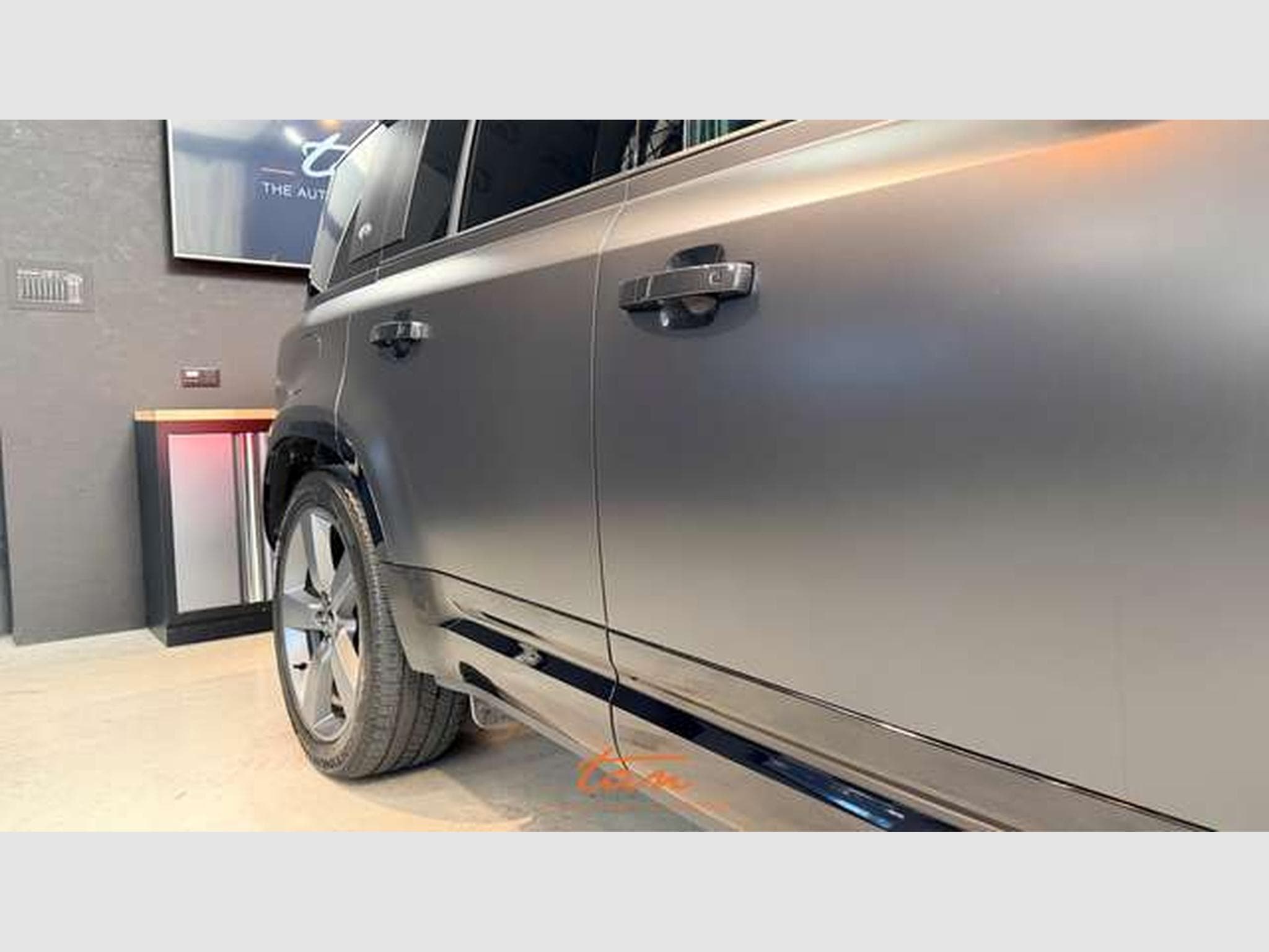 Land-Rover Defender 110 5.0 V8 P525 Carpathian Edition (2022) - Foto 8