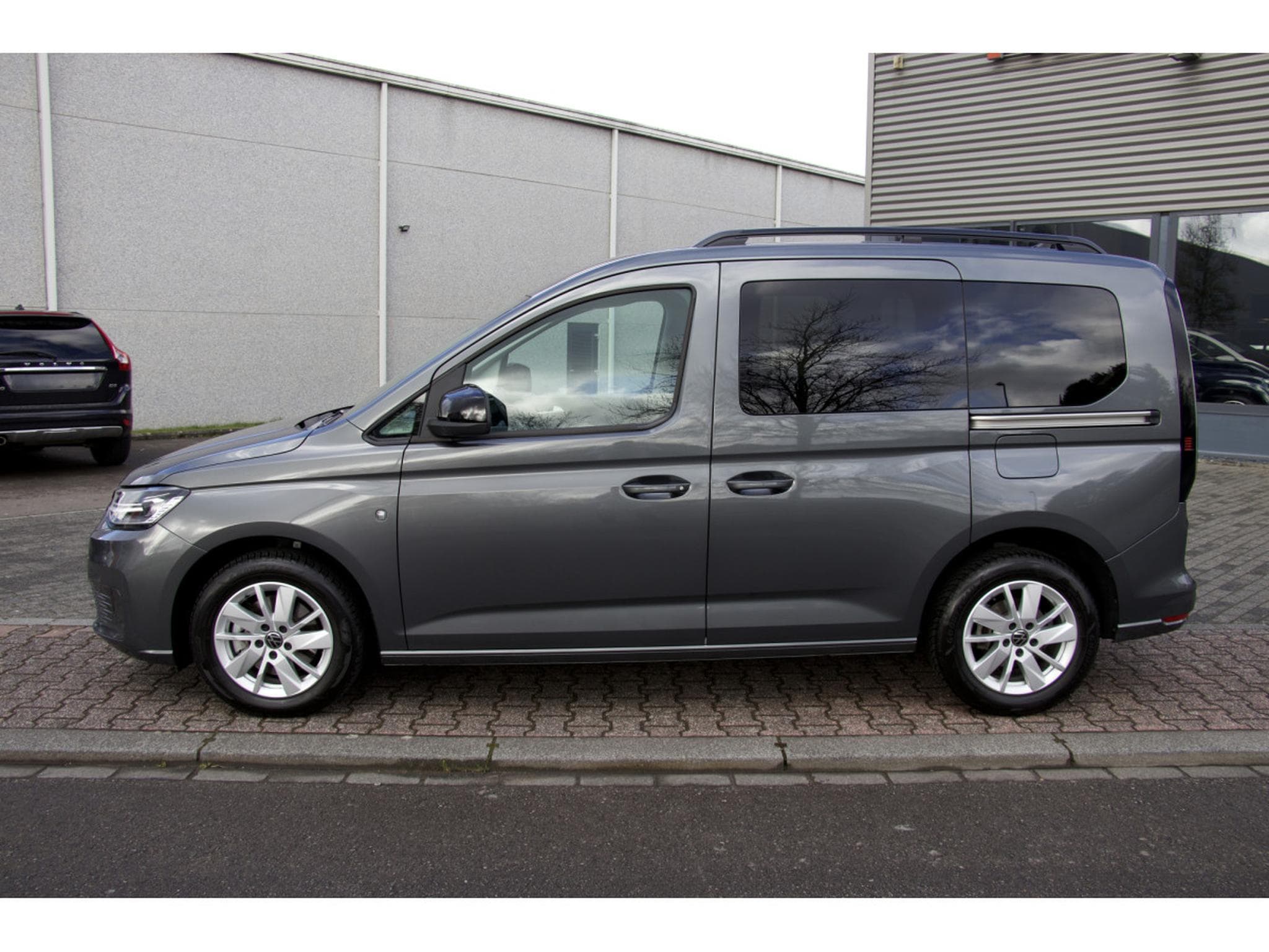 VW Caddy 1.5 TSI DSG Life (2024) - Photo 2