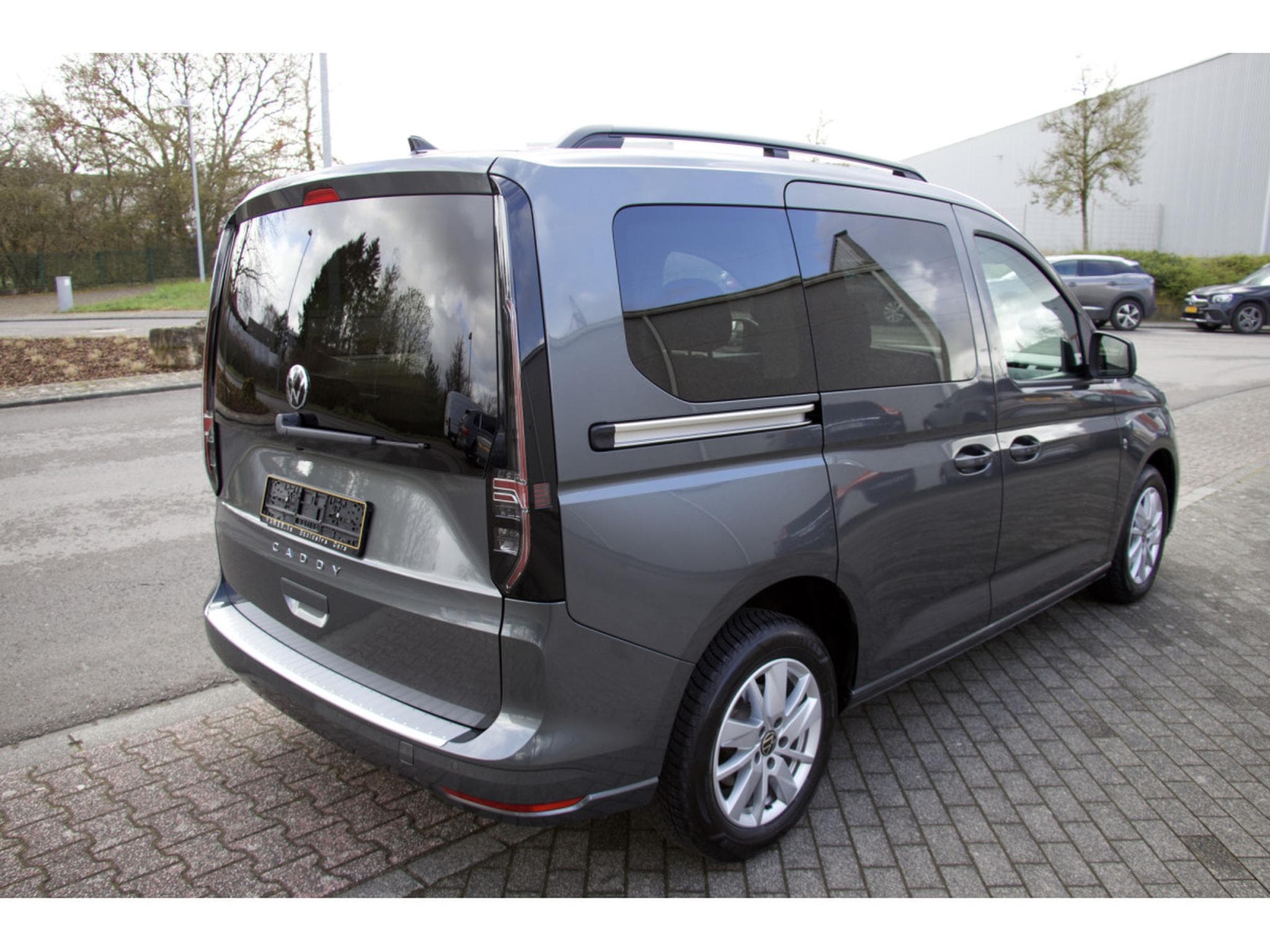 VW Caddy 1.5 TSI DSG Life (2024) - Photo 4