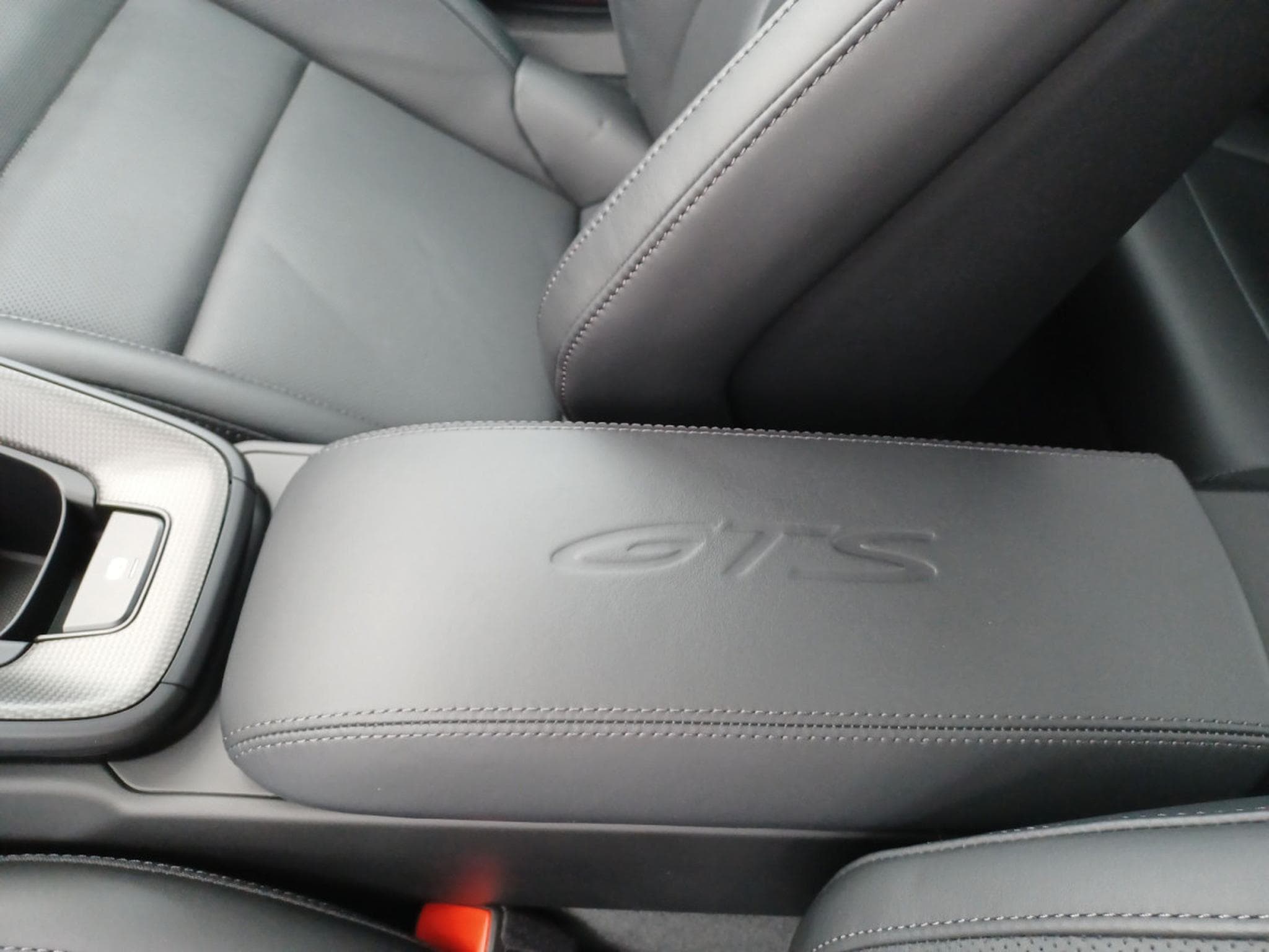 Porsche 911 Carrera 4 GTS Cabriolet (2025) - Photo 11