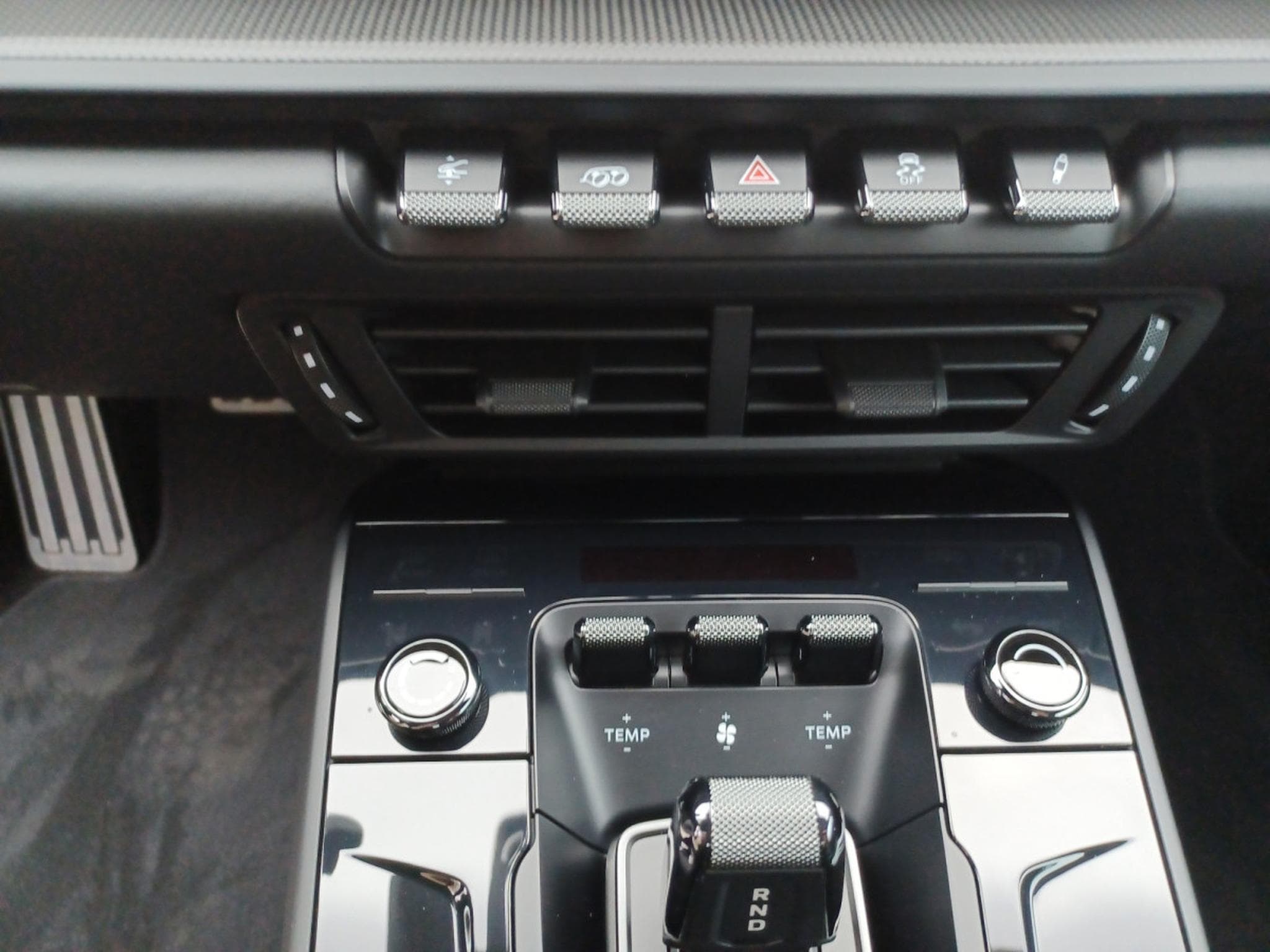 Porsche 911 Carrera 4 GTS Cabriolet (2025) - Photo 13