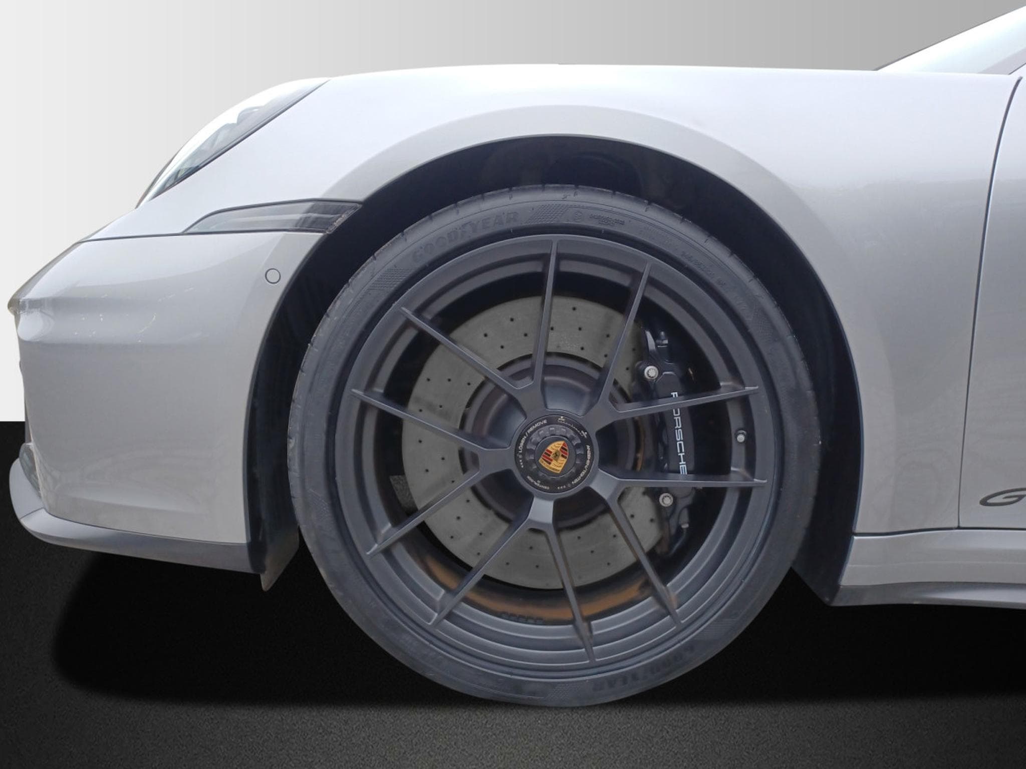 Porsche 911 Carrera 4 GTS Cabriolet (2025) - Photo 6