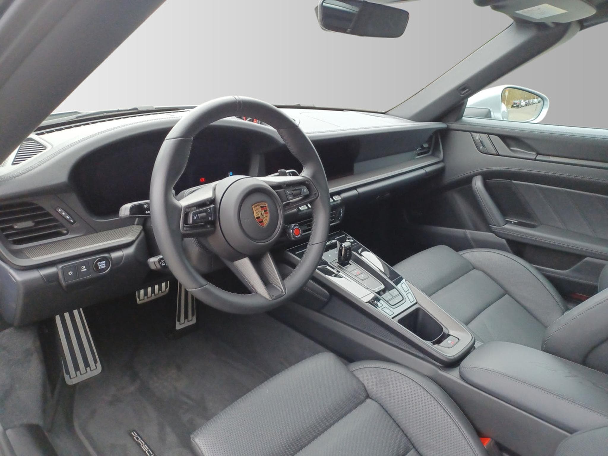 Porsche 911 Carrera 4 GTS Cabriolet (2025) - Photo 8