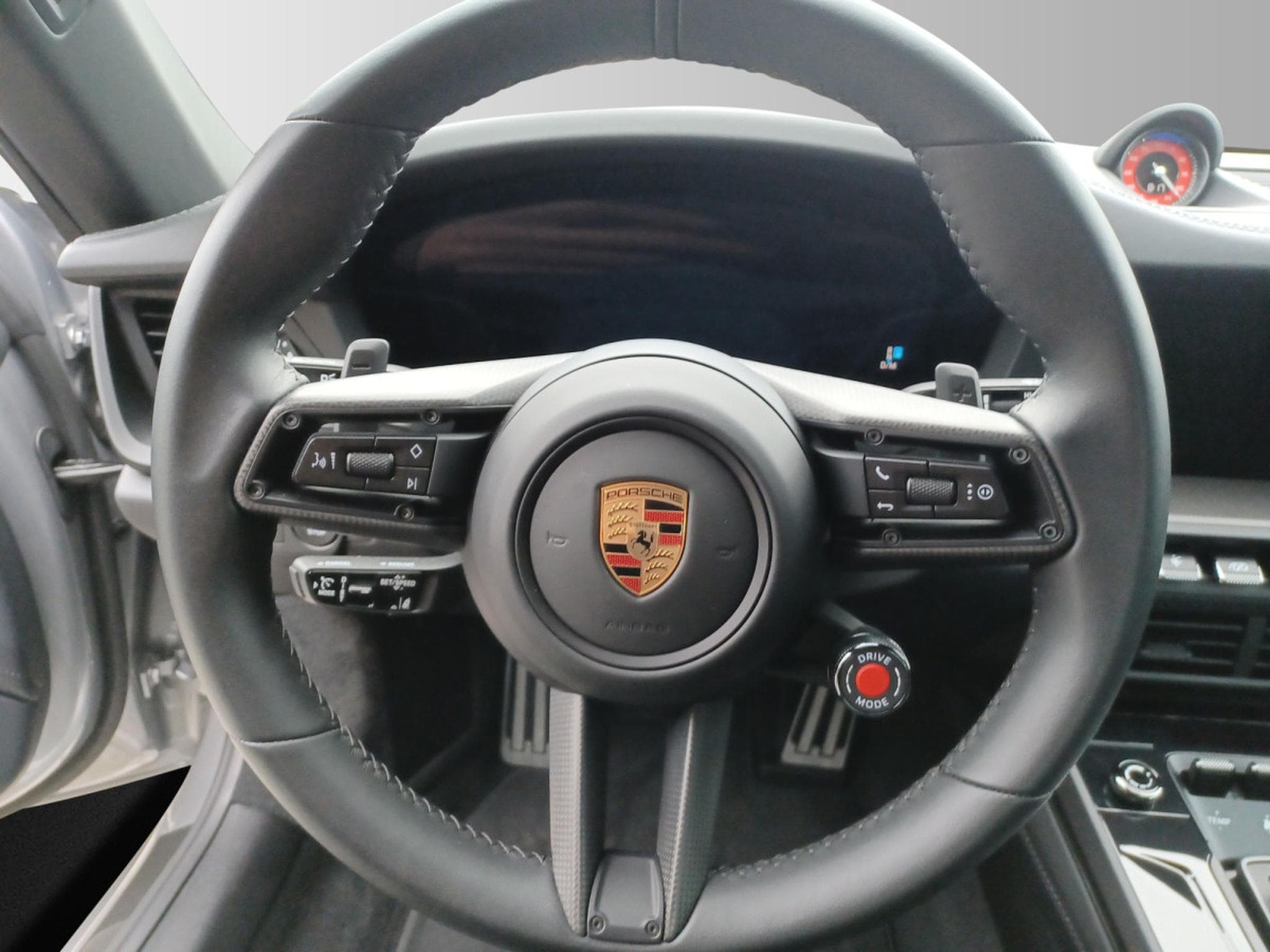 Porsche 911 Carrera 4 GTS Cabriolet (2025) - Photo 9