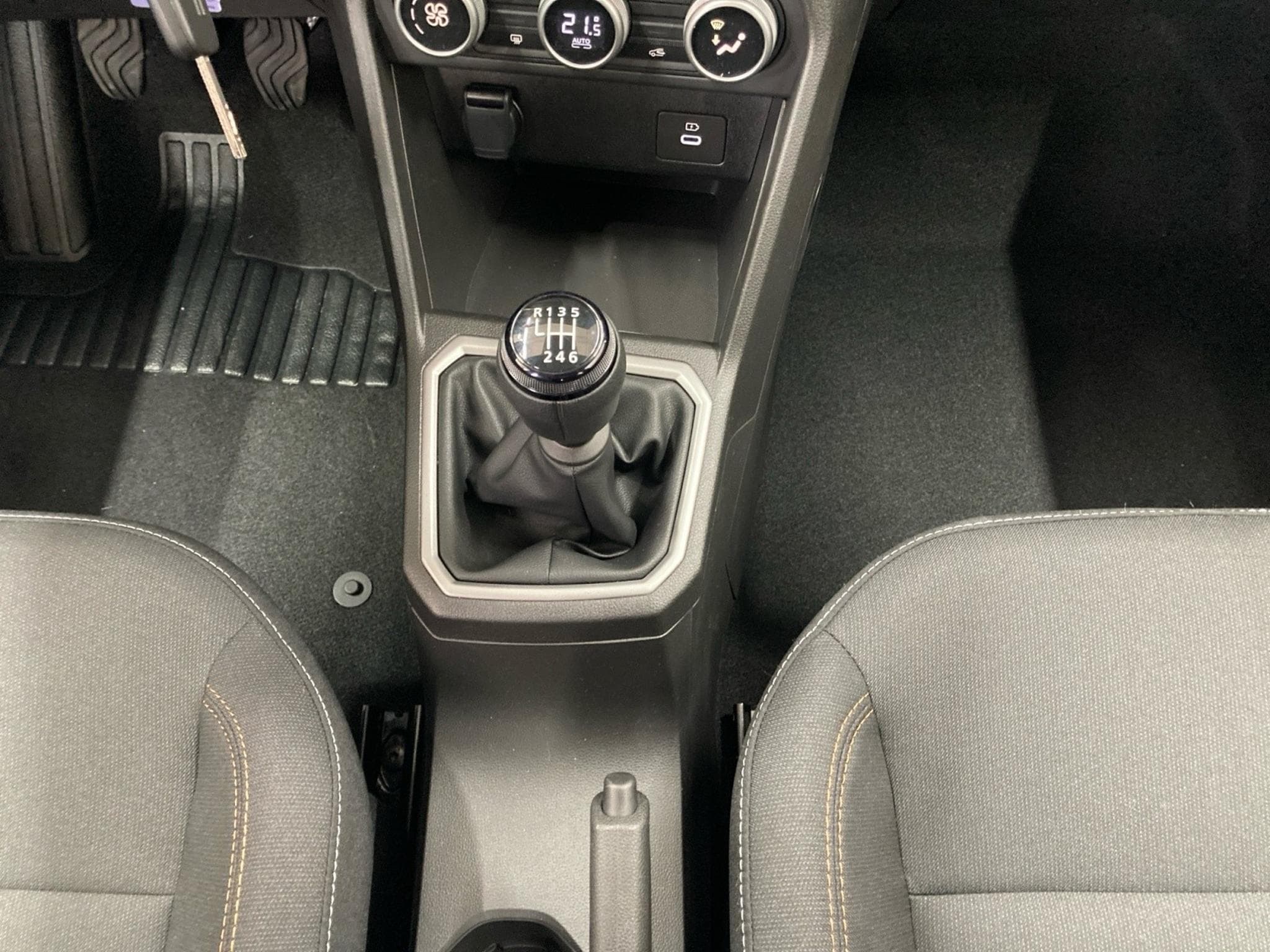 Dacia Sandero Stepway Expression TCe 90 (2025) - Photo 10