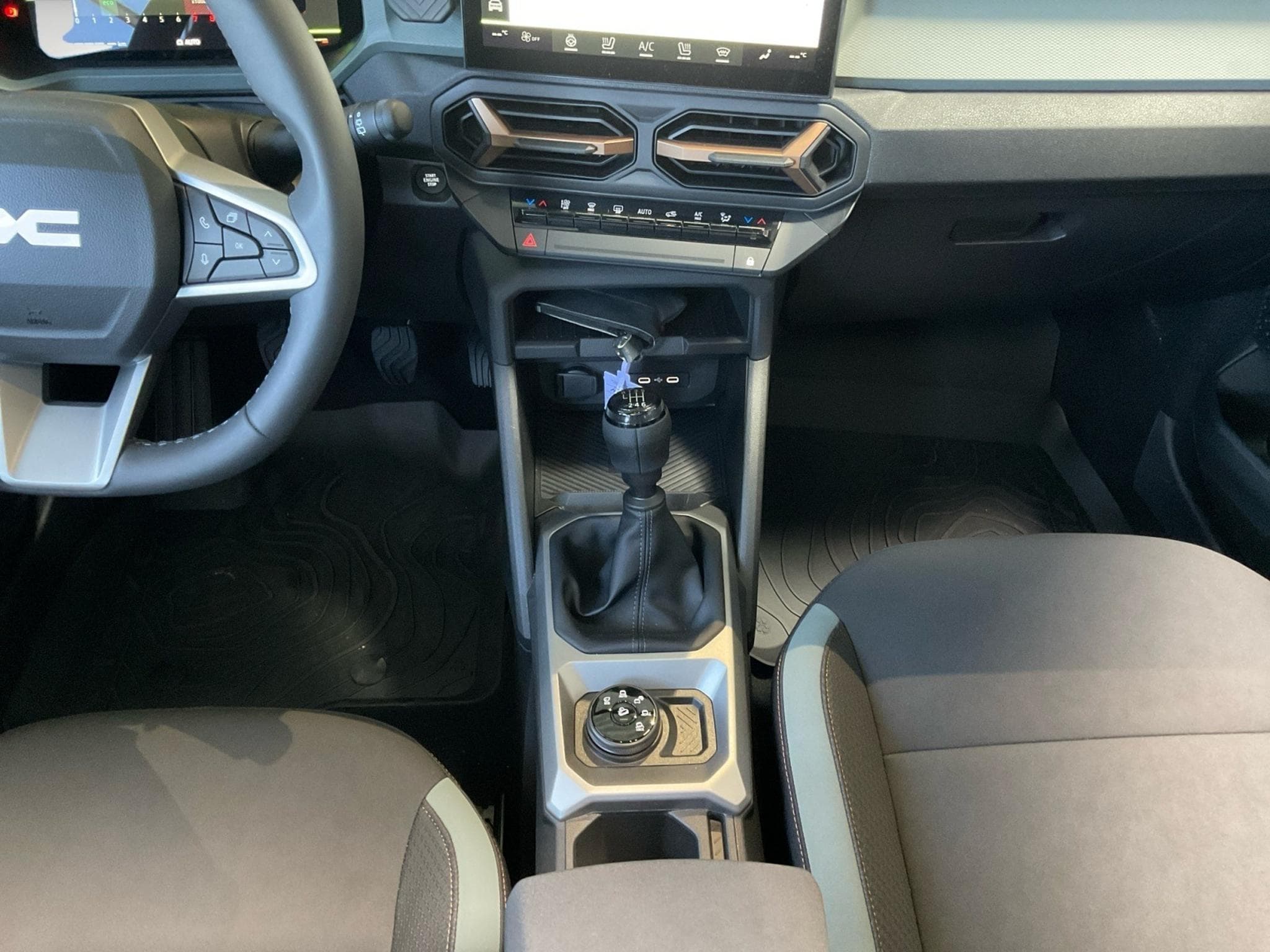 Dacia Bigster Extreme TCe 130 4x4 (2025) - Photo 10