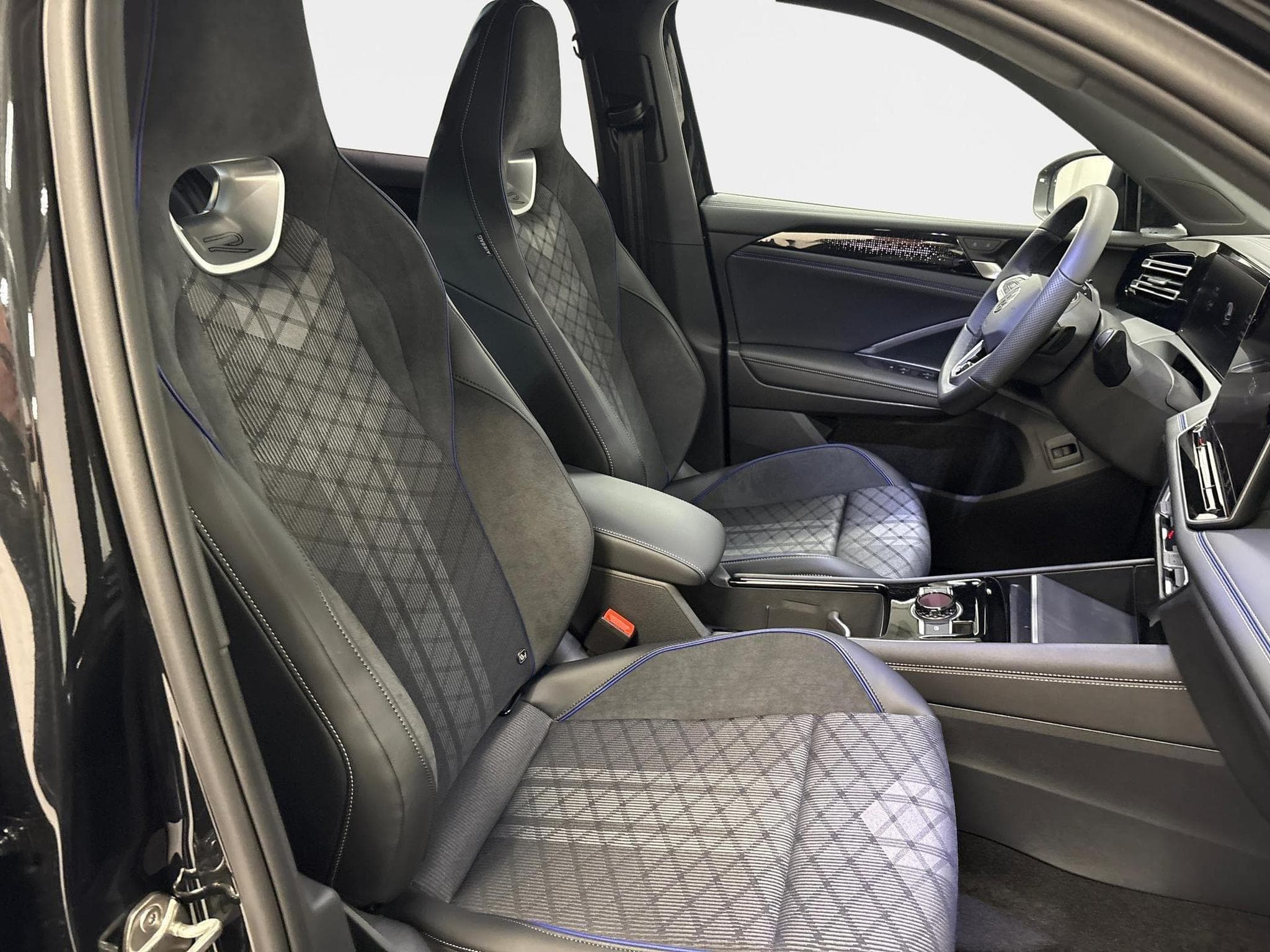 VW Tiguan R-Line Edition 2.0 (2025) - Photo 20