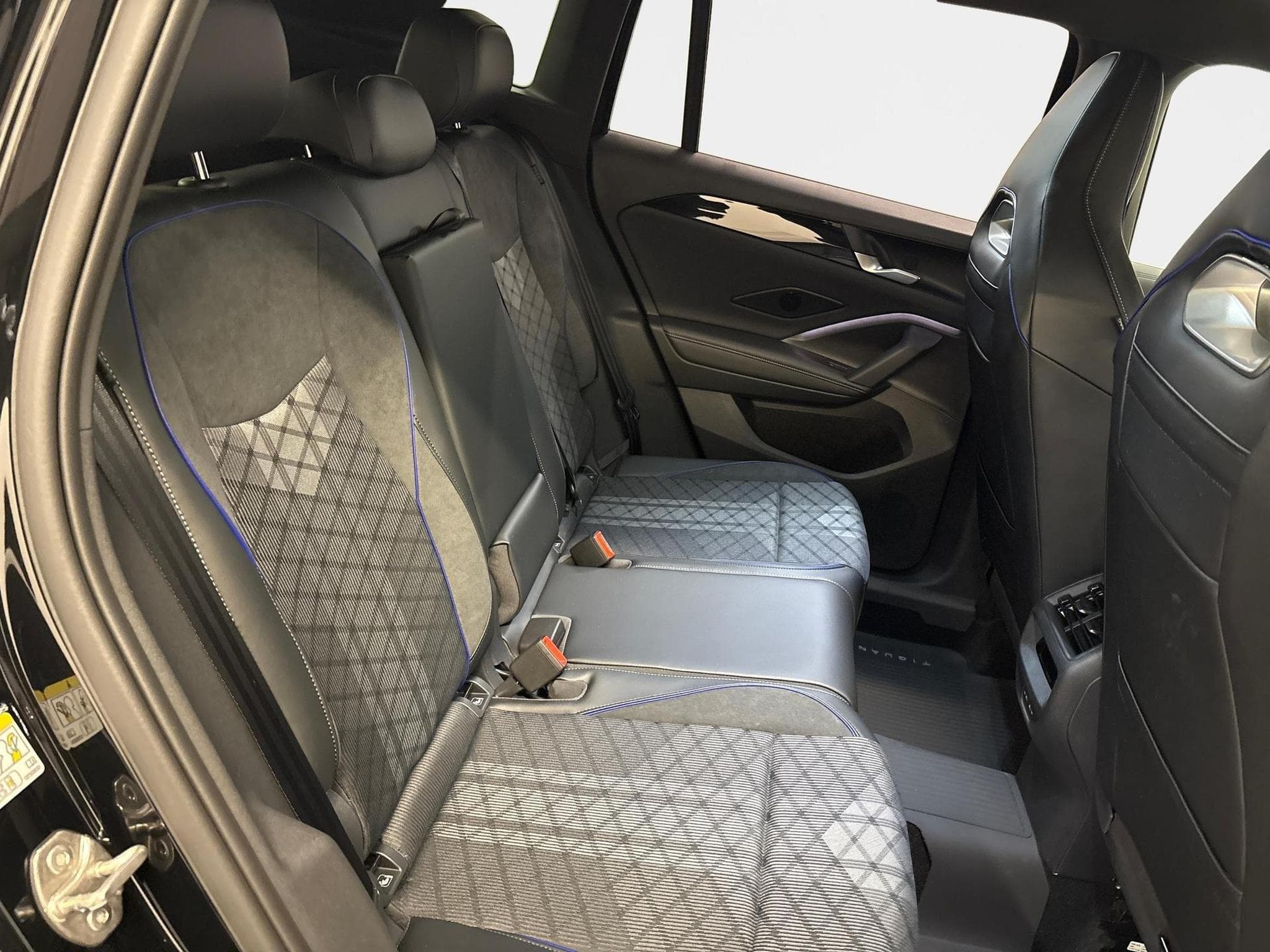 VW Tiguan R-Line Edition 2.0 (2025) - Photo 22