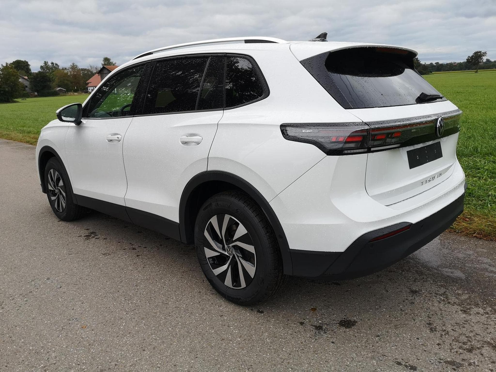 VW Tiguan 2.0 TDI 110 kW Life (2026) - Photo 2