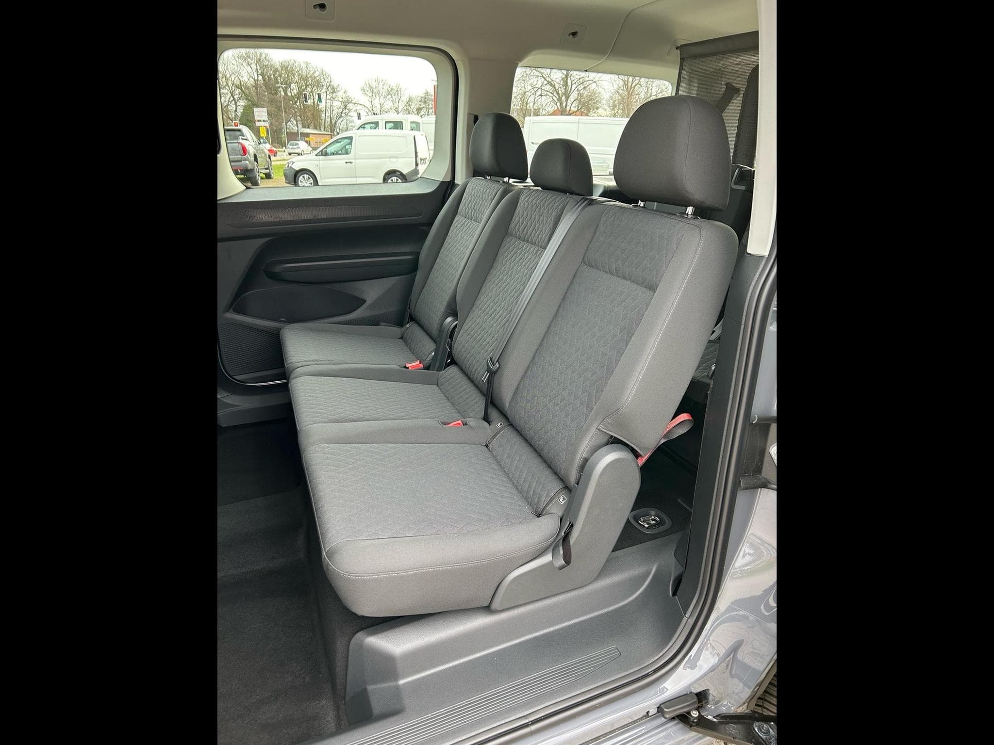 VW Caddy Life Maxi (2026) - Photo 14