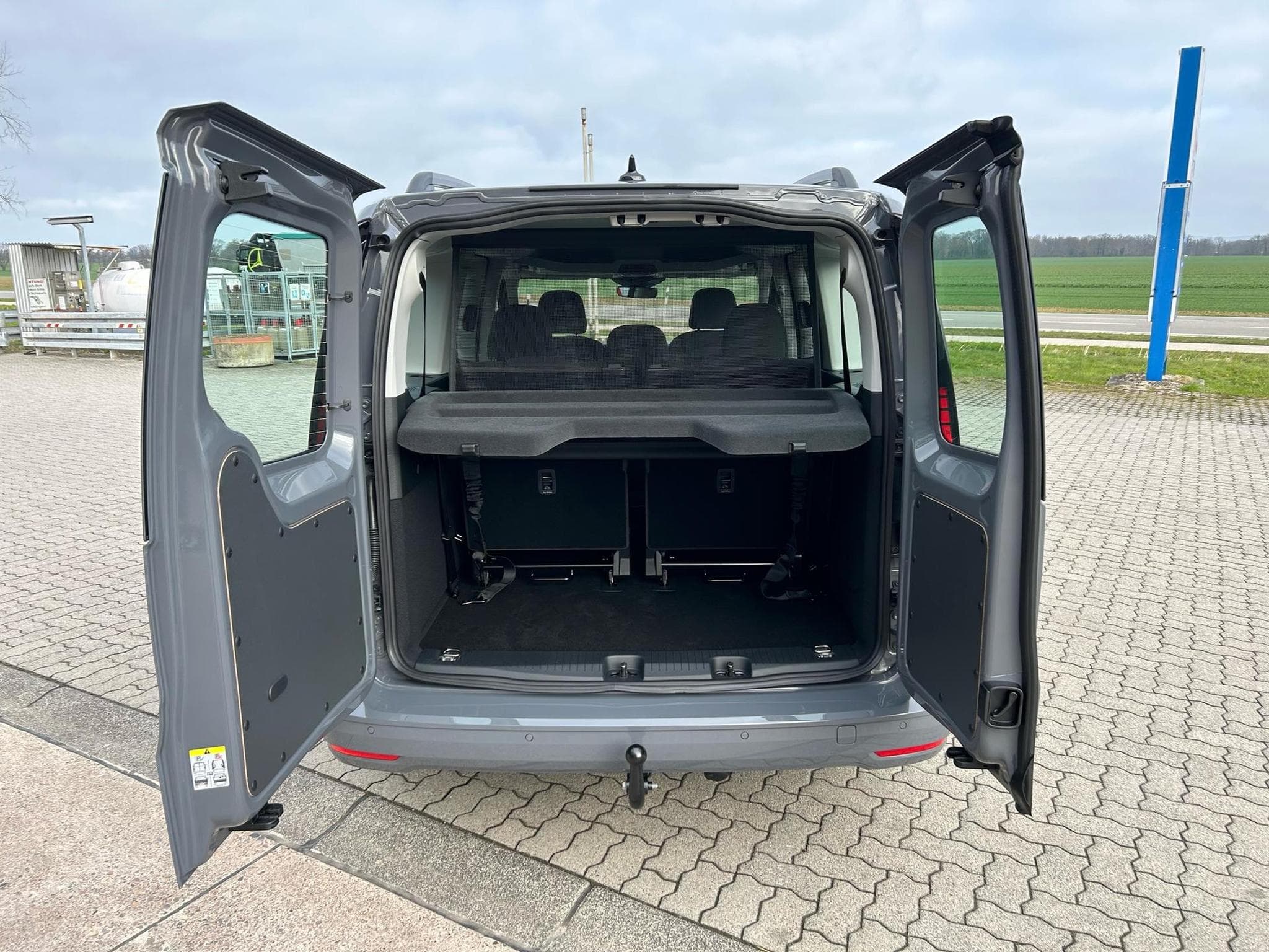 VW Caddy Life Maxi (2026) - Photo 17