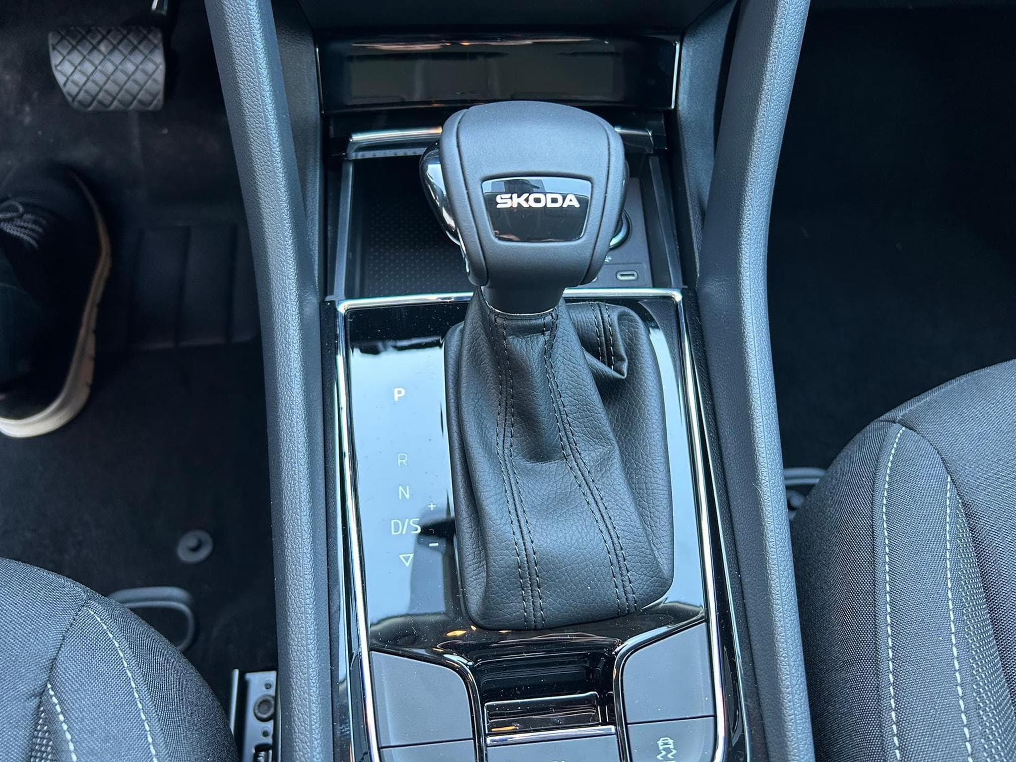 Skoda Karoq Selection (2026) - Foto 10