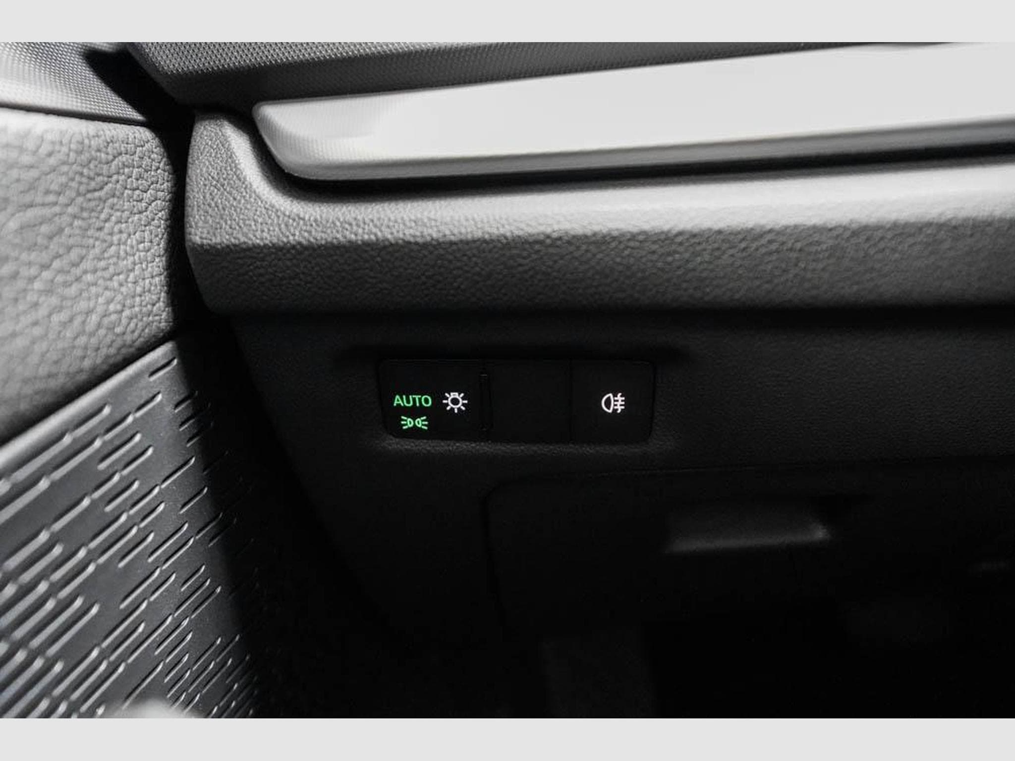 Skoda Octavia Kombi 1,5 eTSI (2026) - Foto 12