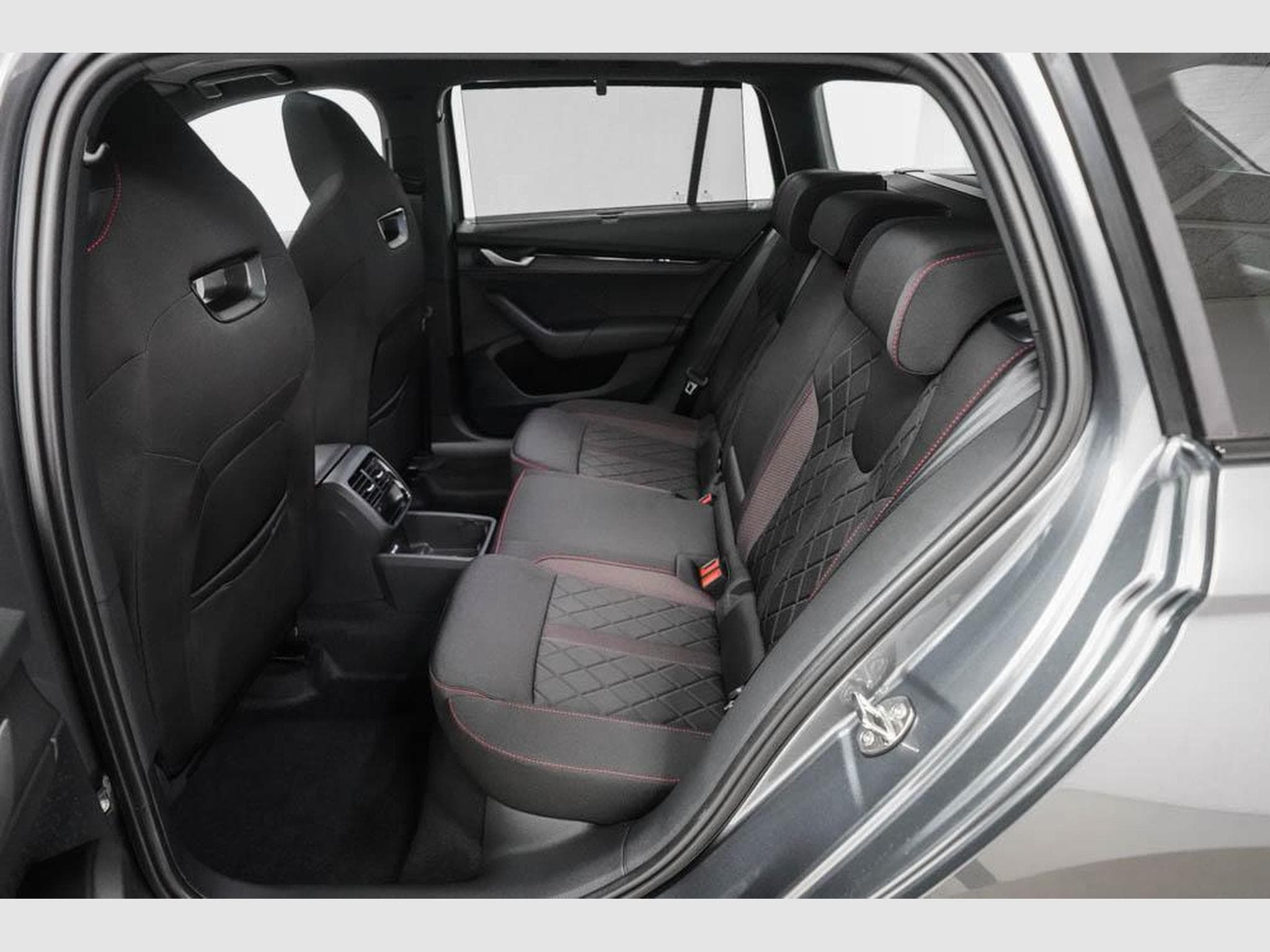 Skoda Octavia Kombi 2,0 TSI (2025) - Foto 16