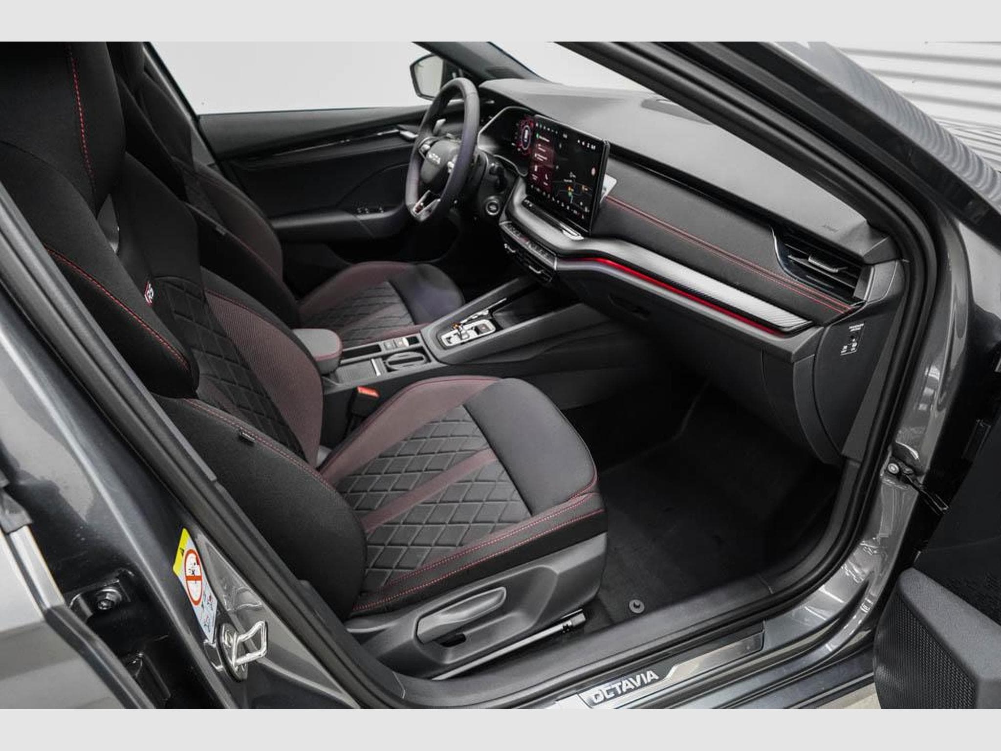 Skoda Octavia Kombi 2,0 TSI (2025) - Foto 21