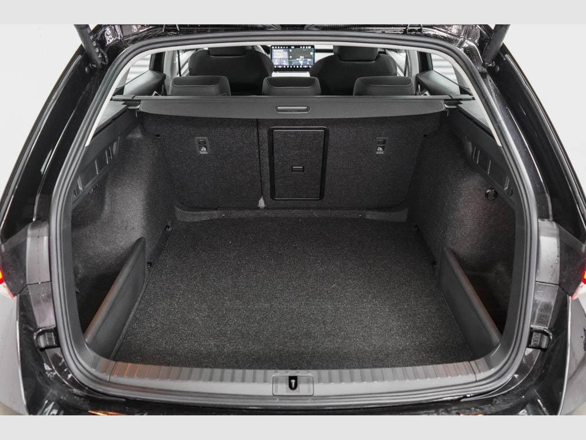 Skoda Octavia Kombi 1,5 eTSI (2025) - Photo 18