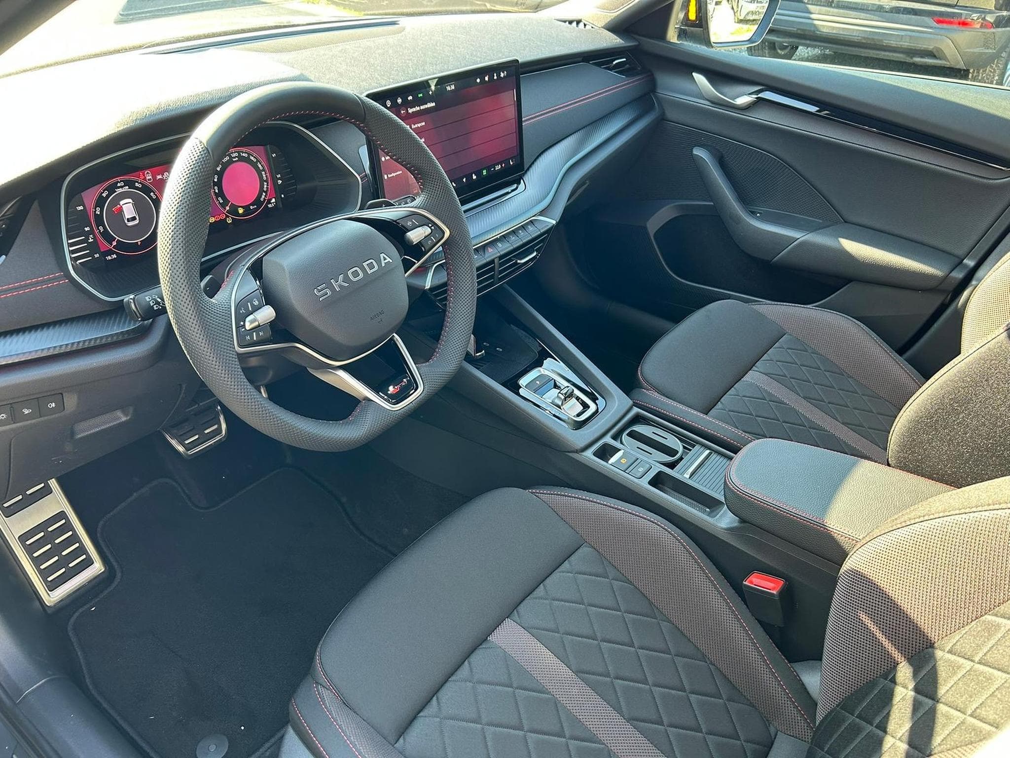 Skoda Octavia RS (2026) - Foto 9