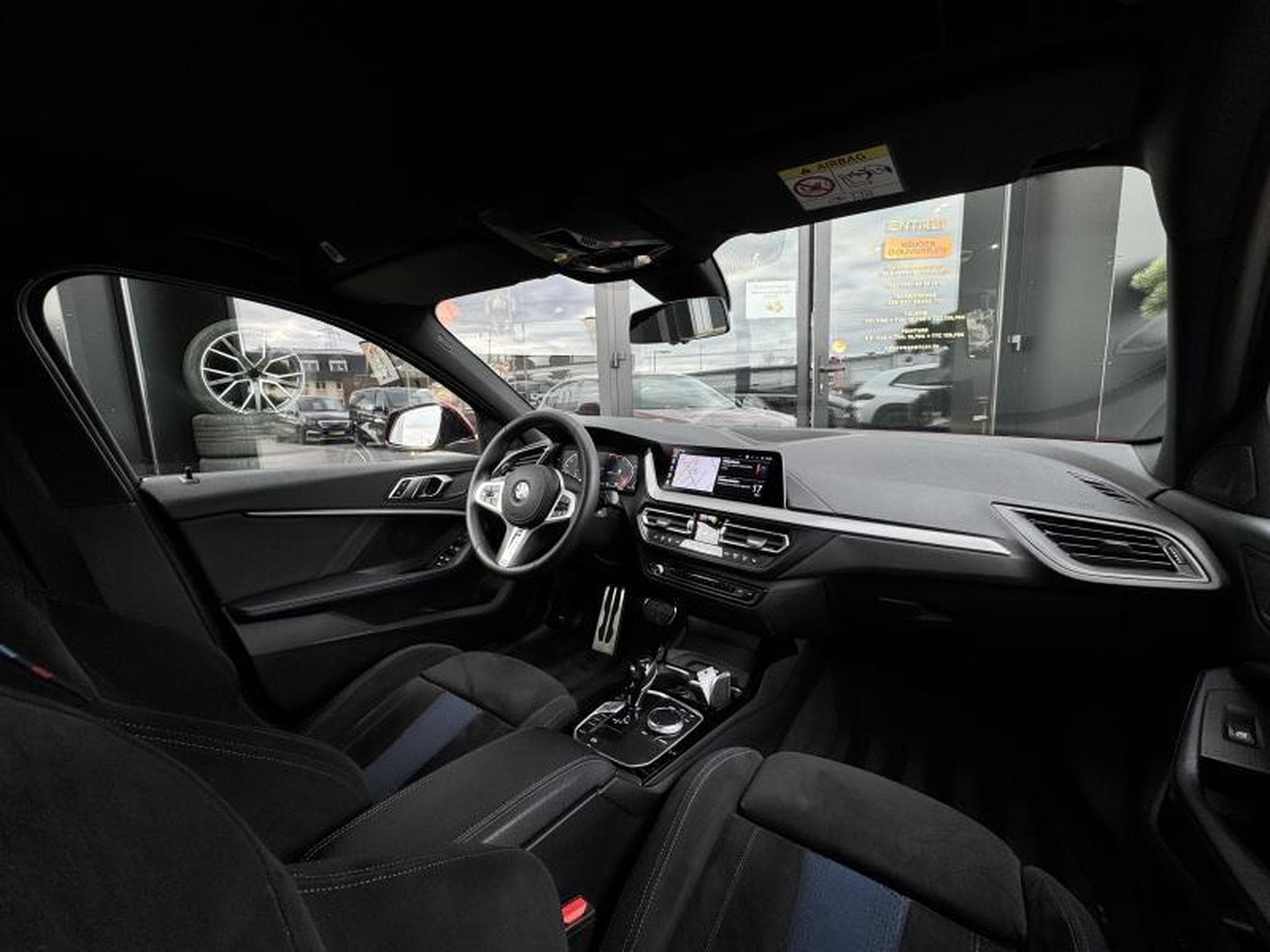 BMW 118 d pack M (2021) - Photo 10