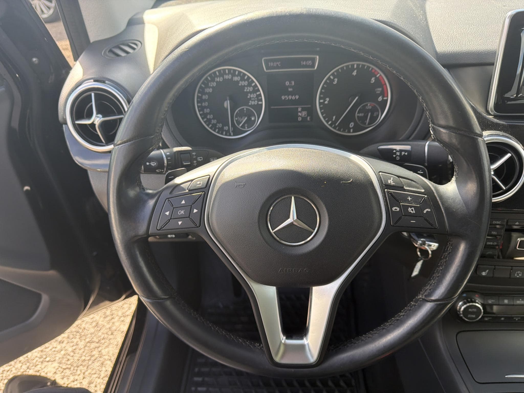 Mercedes B 180 1.8 CDI  AUTO 110CV AVANTGARDE (2013) - Foto 15