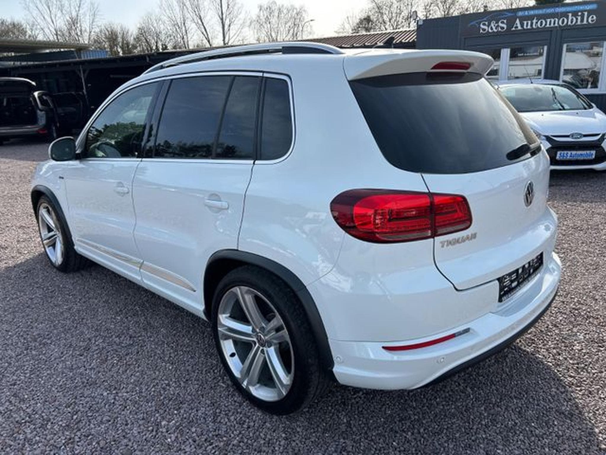 VW Tiguan Tiguan Sport &amp; Style BMT 4Motion *R-Line*Autom.* (2016) - Photo 5