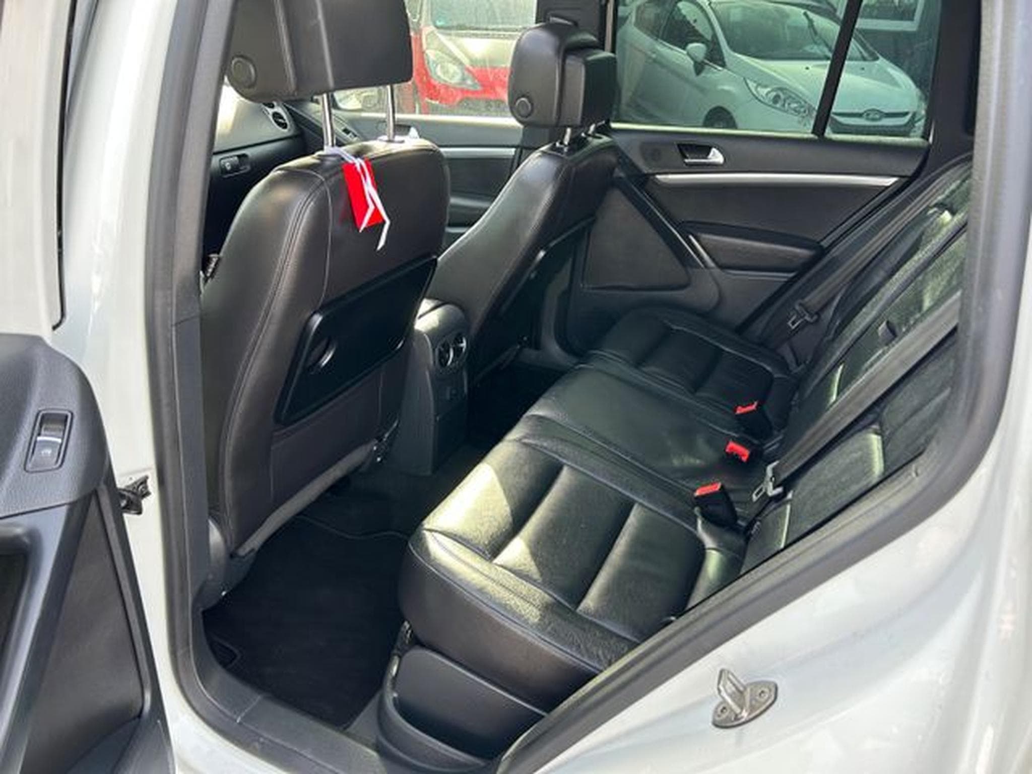 VW Tiguan Tiguan Sport &amp; Style BMT 4Motion *R-Line*Autom.* (2016) - Photo 8